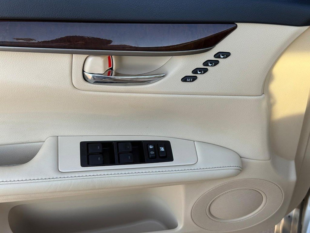 Used 2015 Lexus ES 350 w/ Premium Package image 17