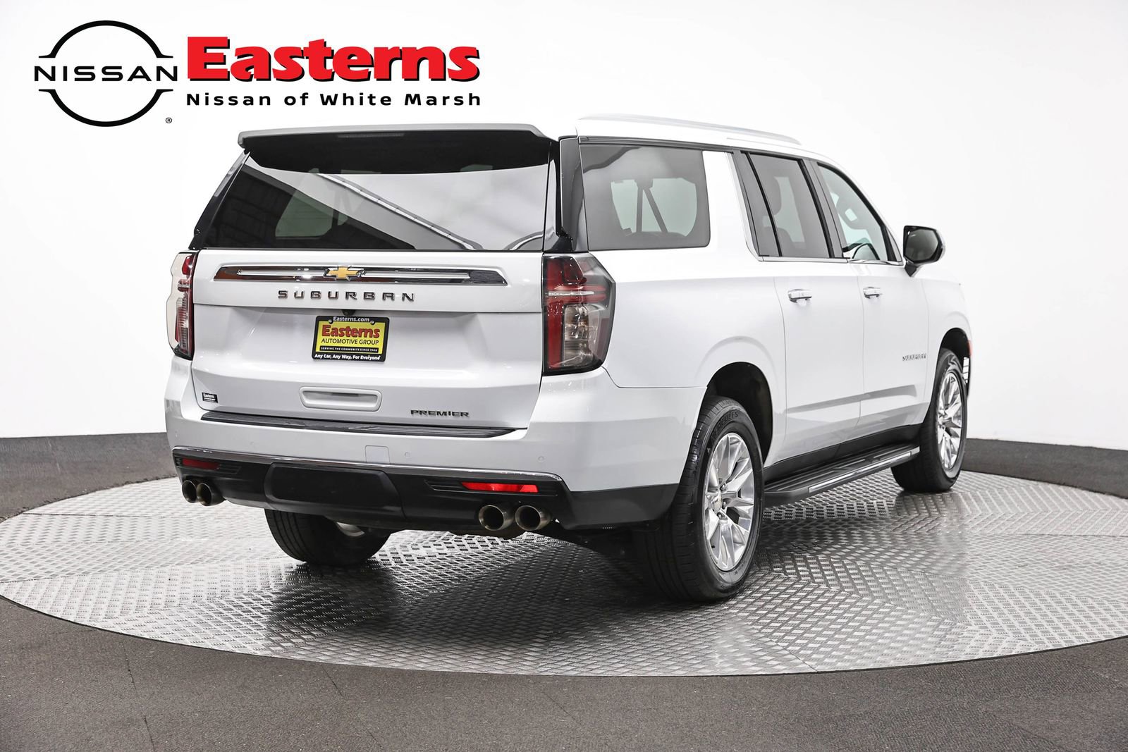 Used 2023 Chevrolet Suburban Premier RWD image 5