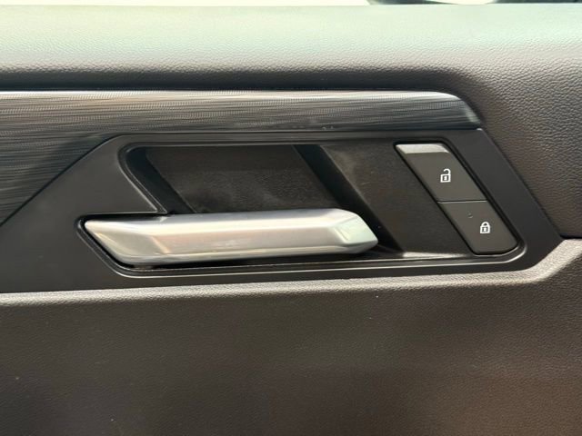 Used 2025 GMC Acadia Elevation image 33