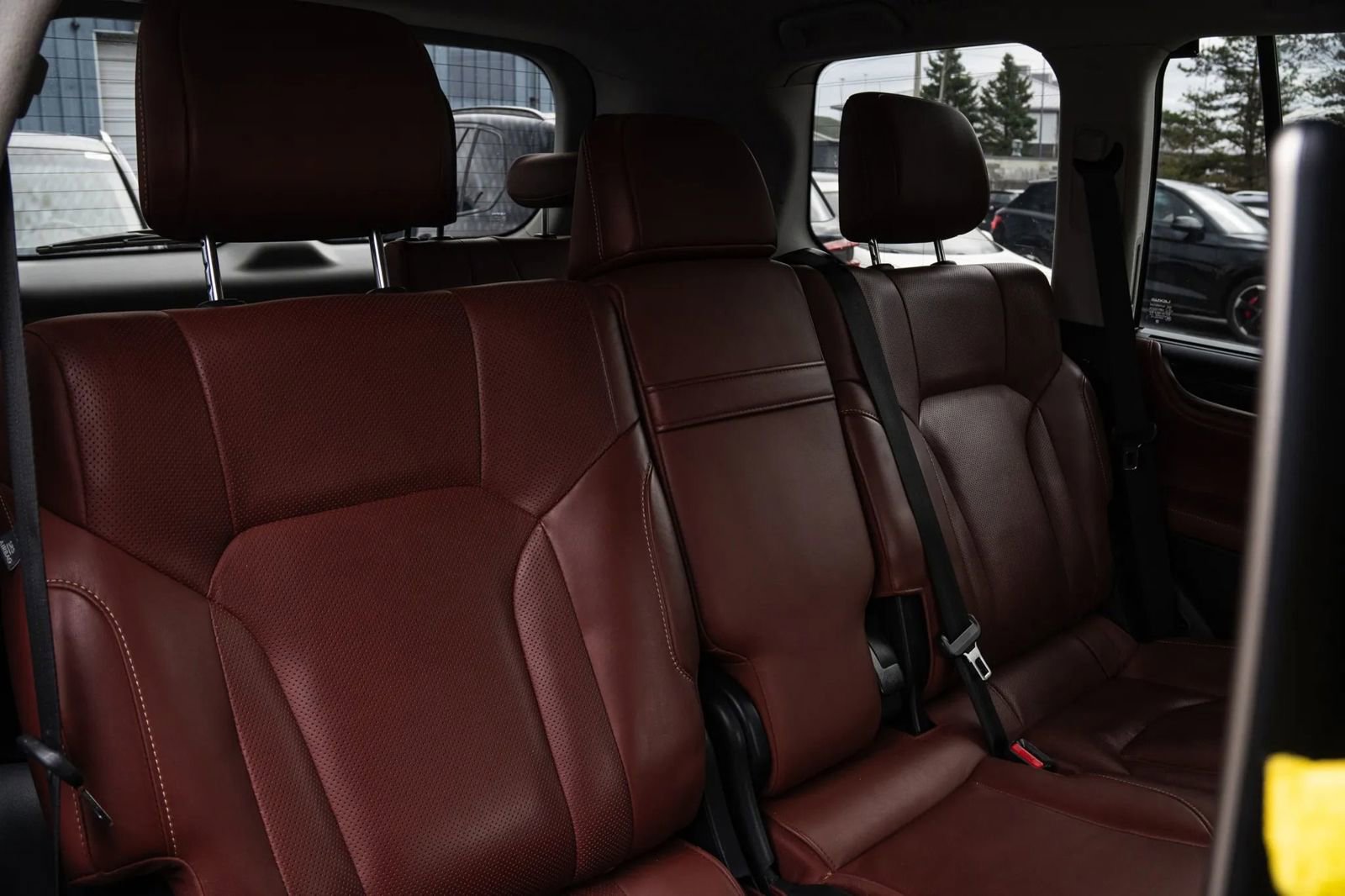 Used 2021 Lexus LX 570 4WD w/ Luxury Package image 46