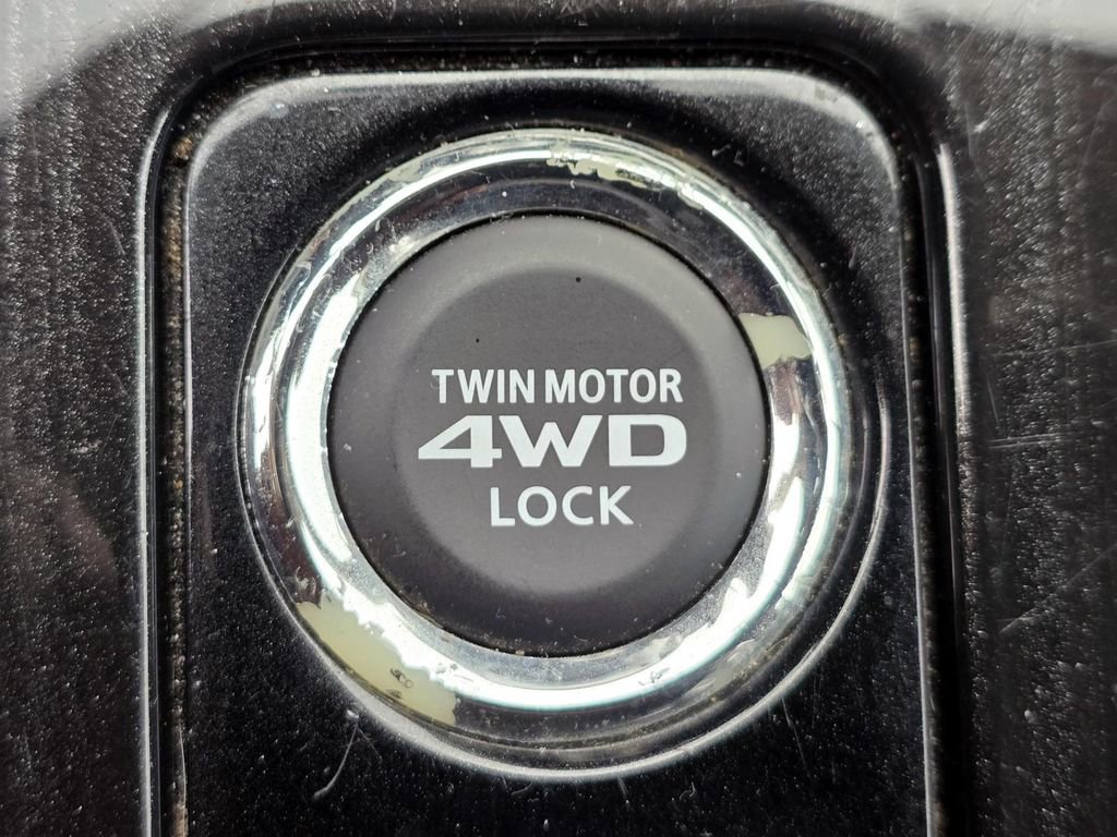 Used 2018 Mitsubishi Outlander SEL image 19