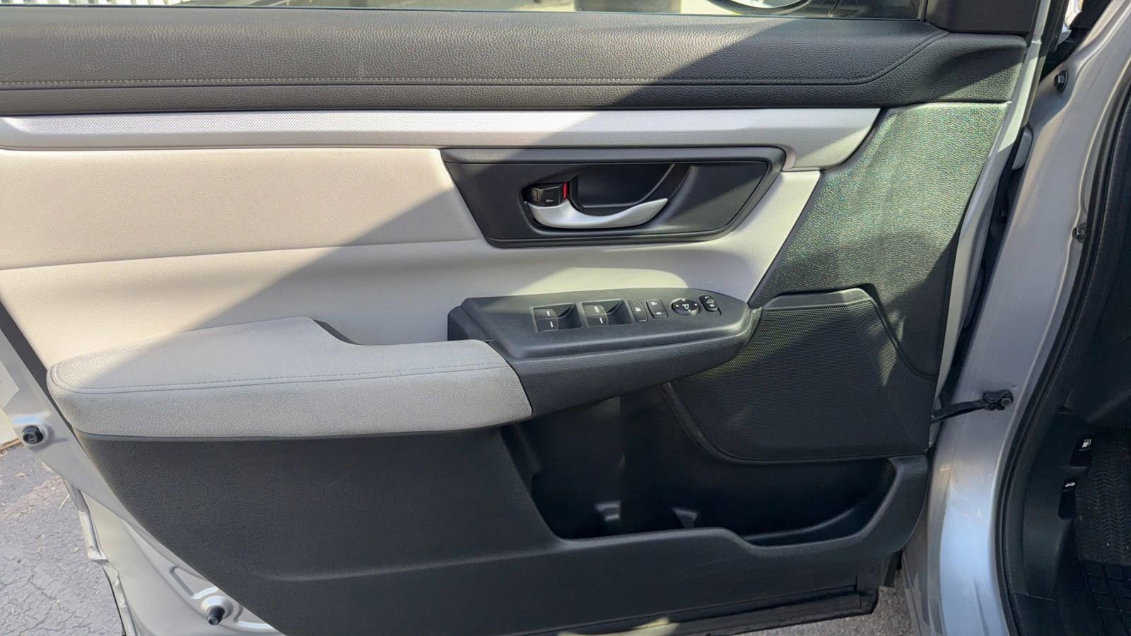 Used 2017 Honda CR-V LX image 12