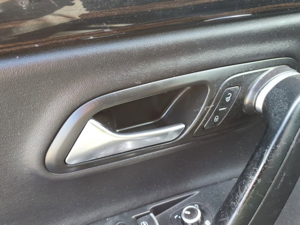 Used 2014 Volkswagen CC Executive FWD image 18