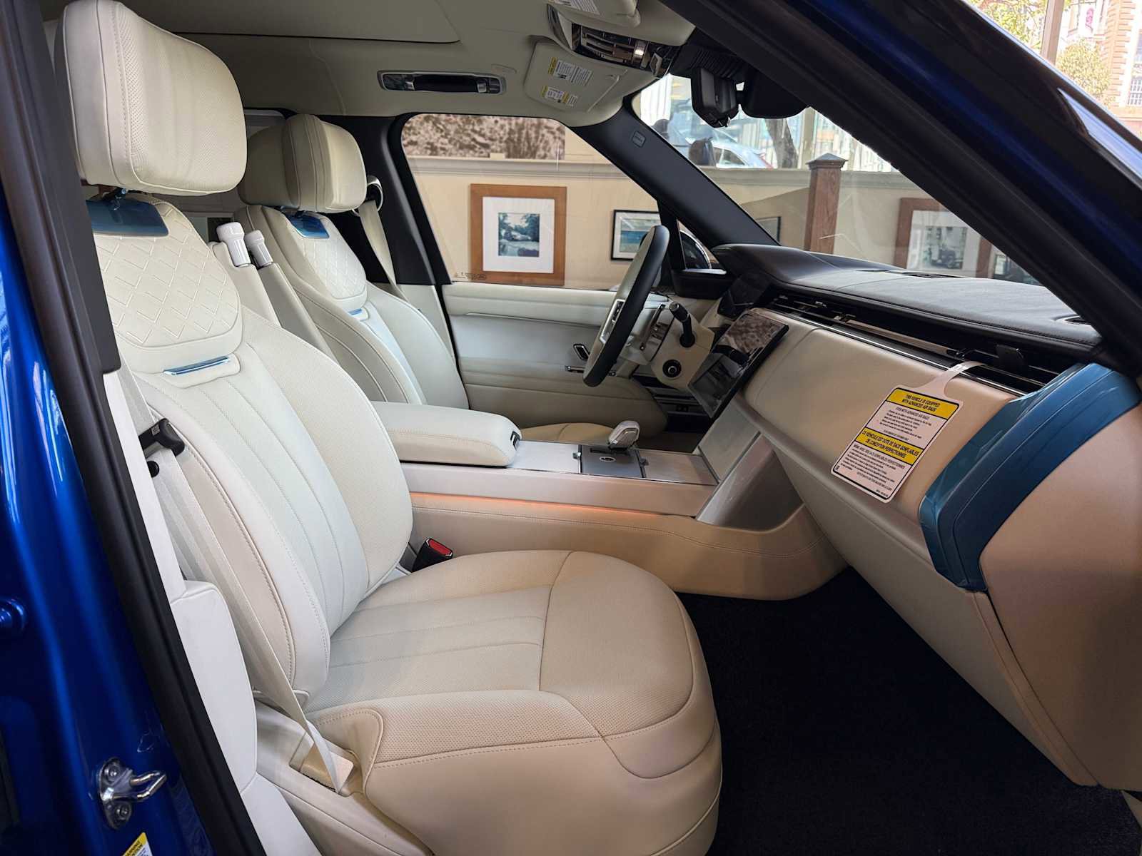 New 2025 Land Rover Range Rover SV image 9
