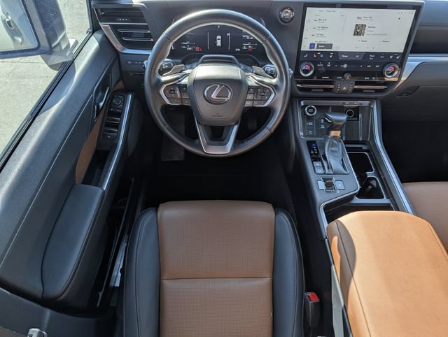 Used 2025 Lexus GX 550 w/ Accessory Package (2T) AWD/4WD image 12