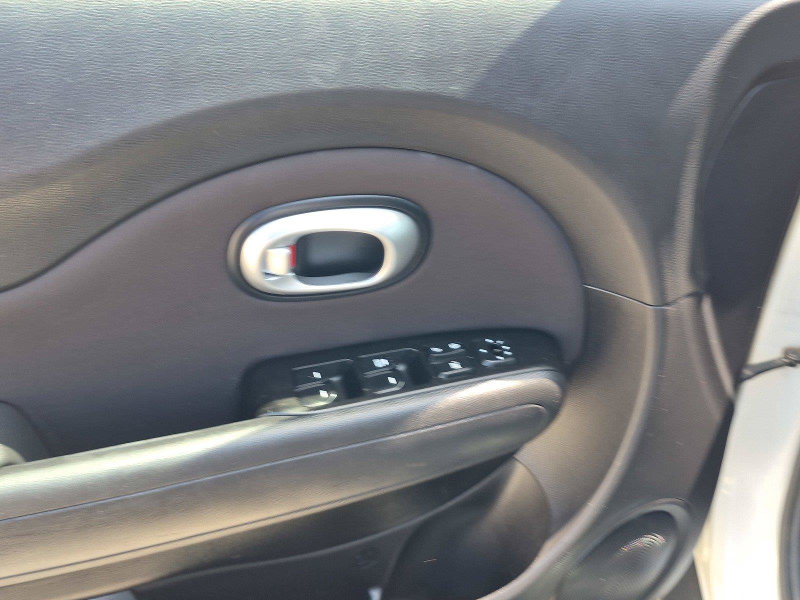 Used 2015 Kia Soul FWD image 19
