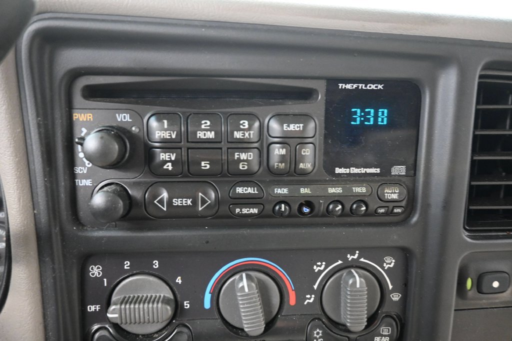 Used 2000 Chevrolet Suburban LT w/ LT Preferred Equipment Group AWD/4WD image 33