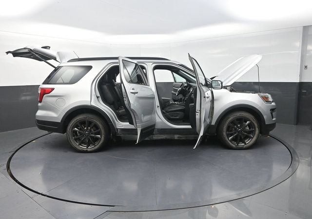 Used 2019 Ford Explorer XLT w/ Equipment Group 202A AWD/4WD image 38