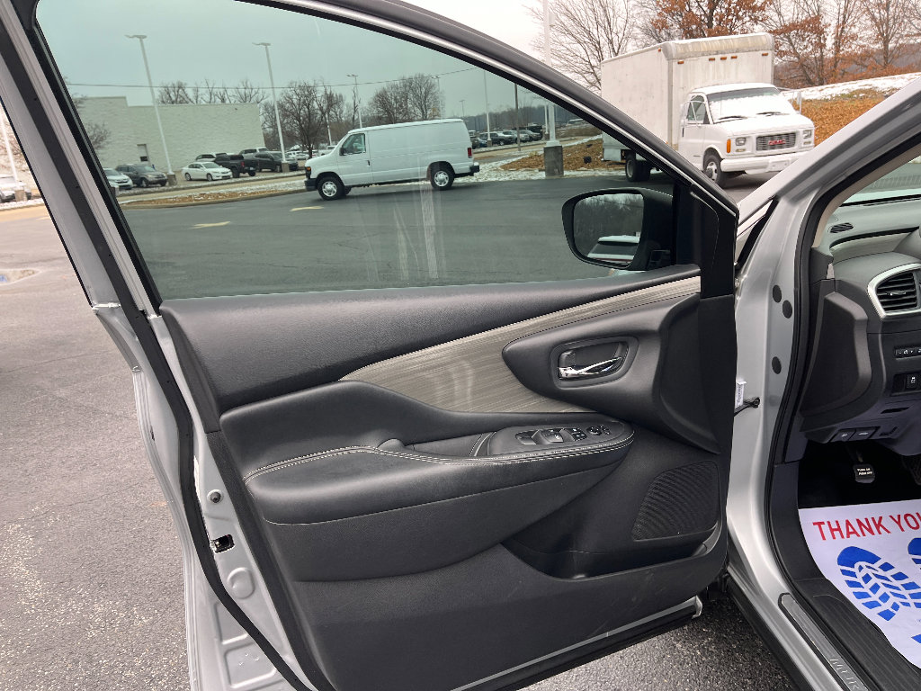 Used 2017 Nissan Murano SV image 25
