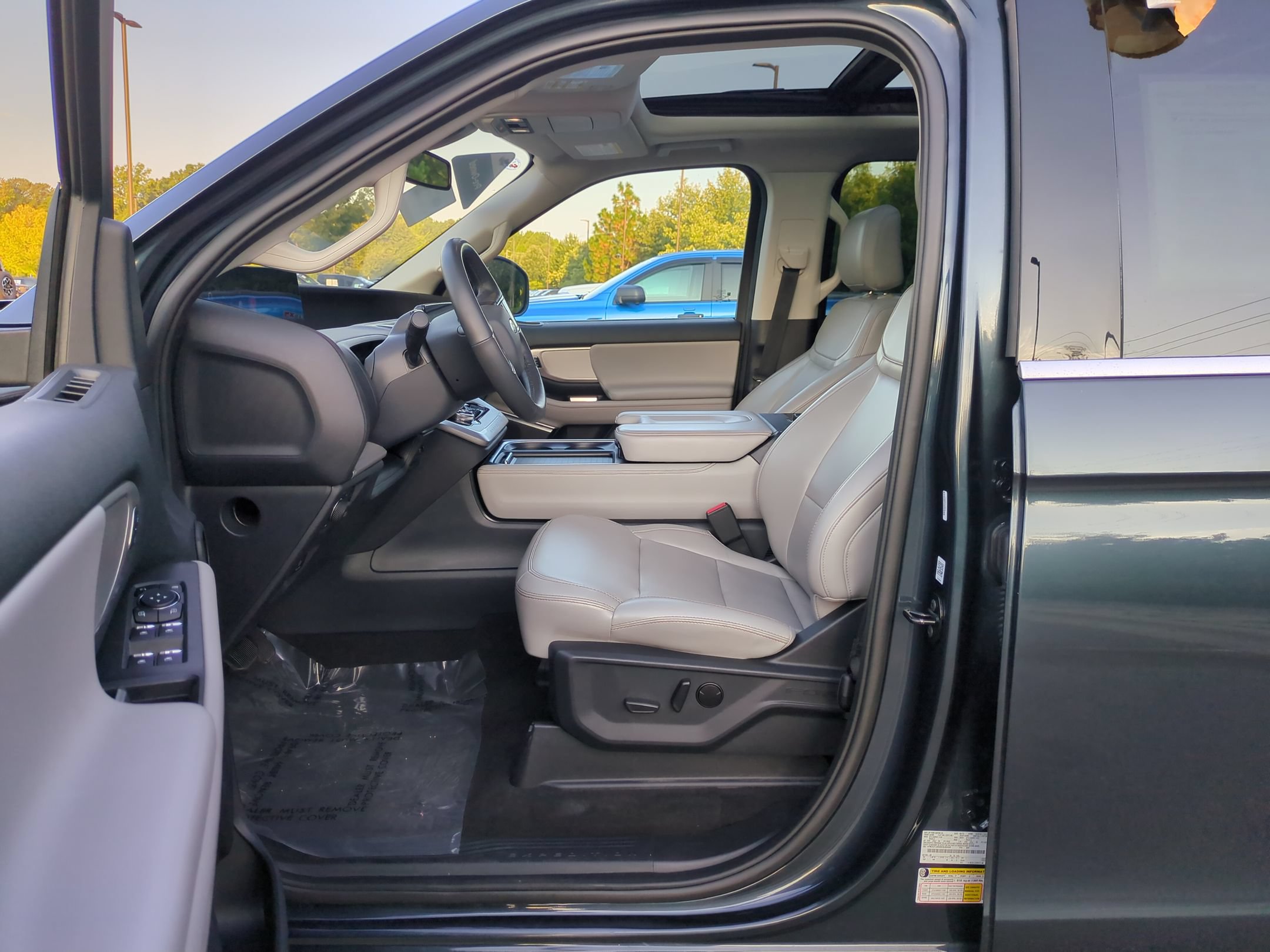 Certified 2025 Ford Expedition Active AWD/4WD image 13