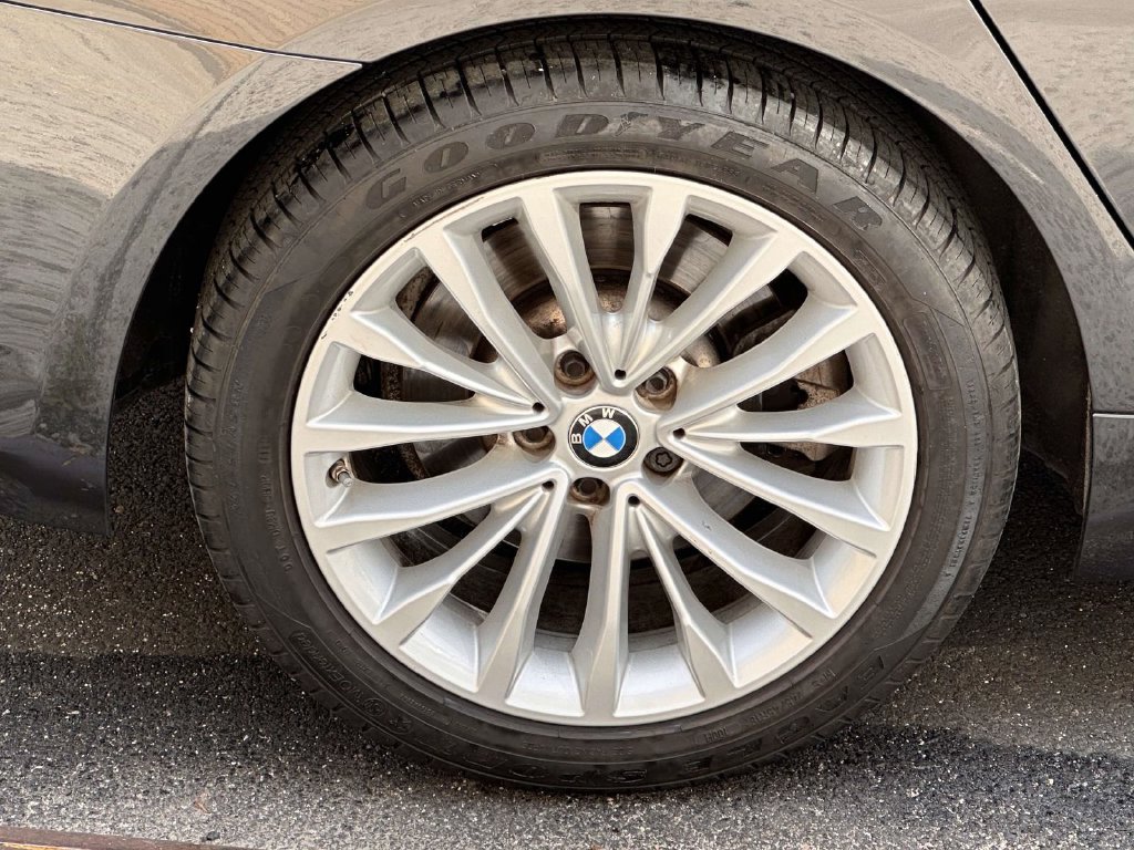 Used 2023 BMW 530i xDrive w/ Convenience Package AWD/4WD image 11