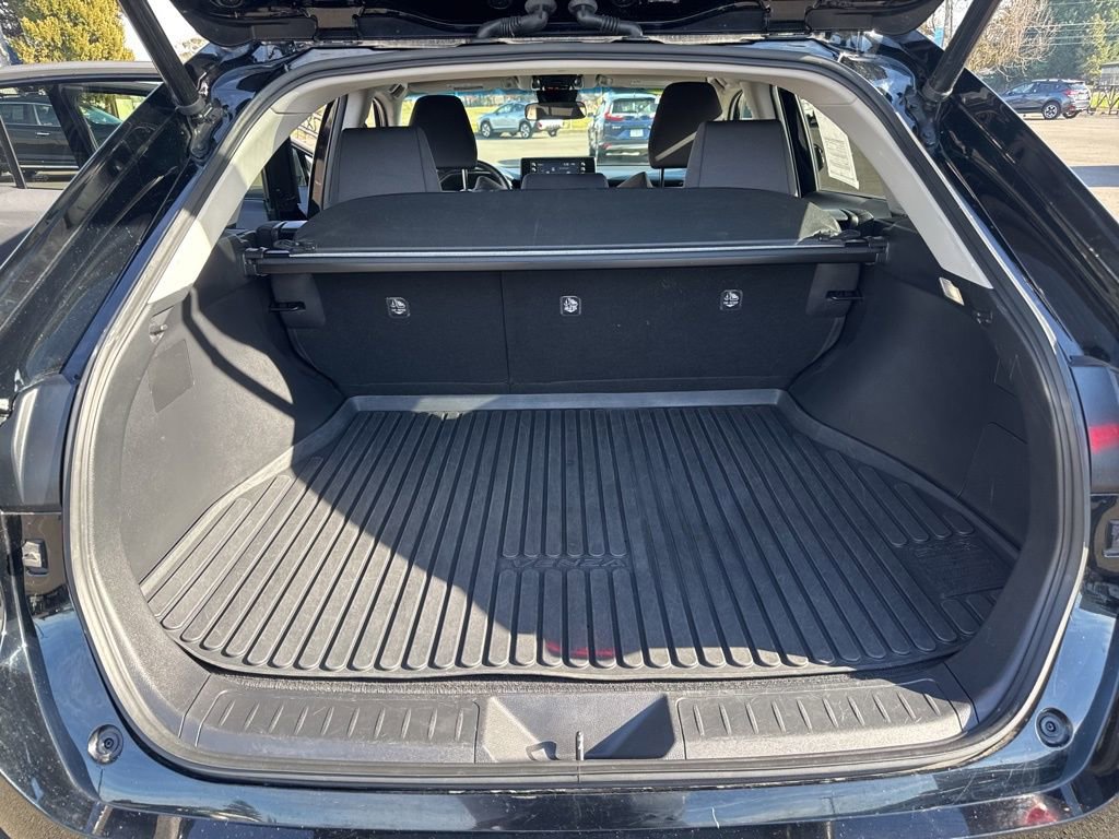 Used 2021 Toyota Venza LE image 12