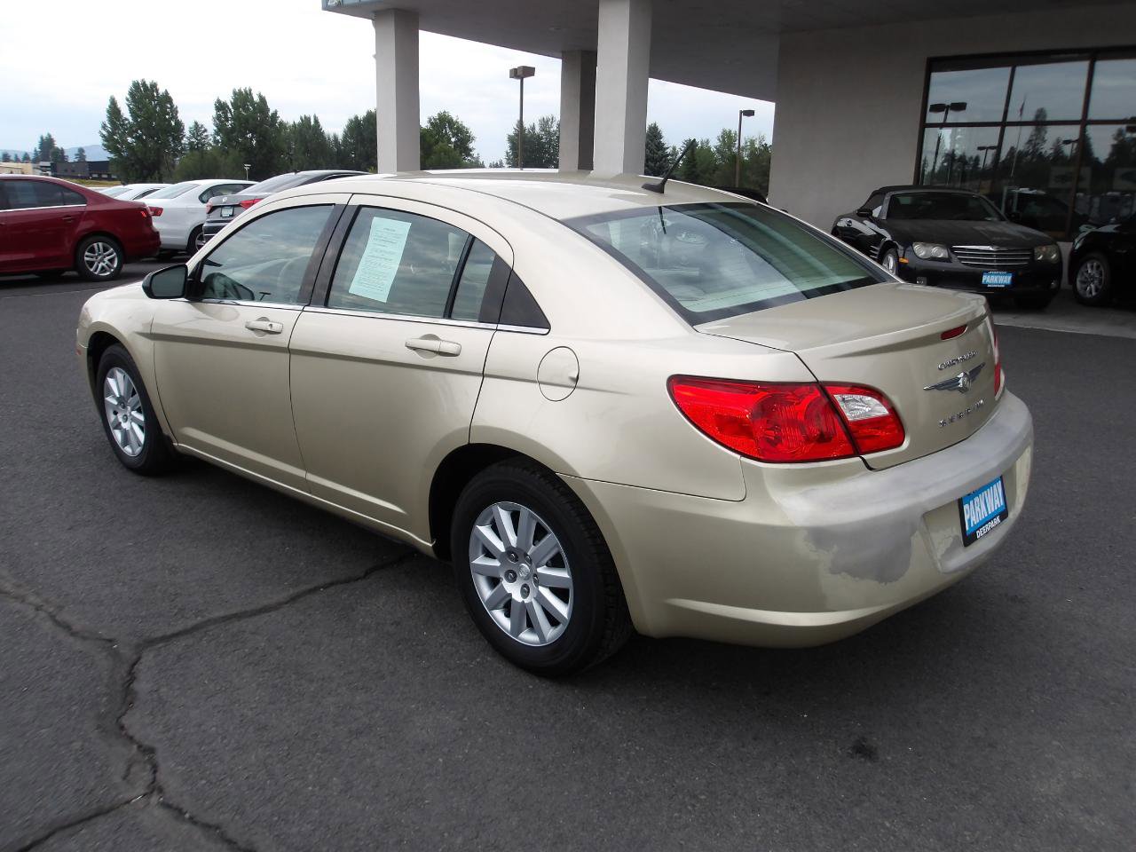 Used 2010 Chrysler Sebring Touring FWD image 3