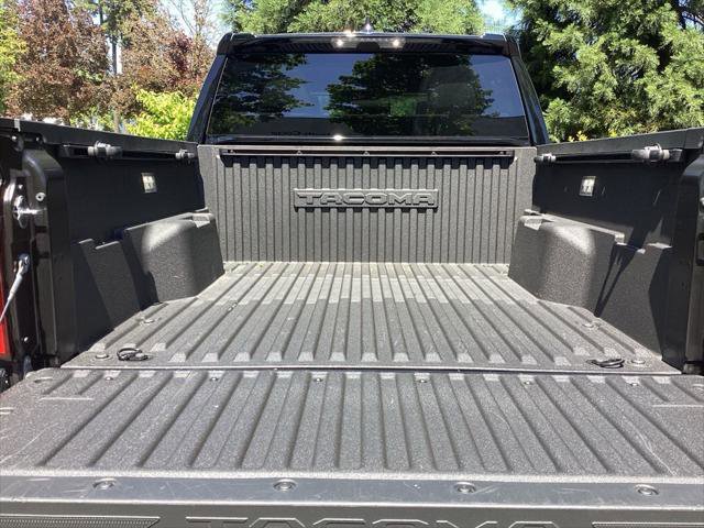 Certified 2025 Toyota Tacoma SR5 AWD/4WD image 23