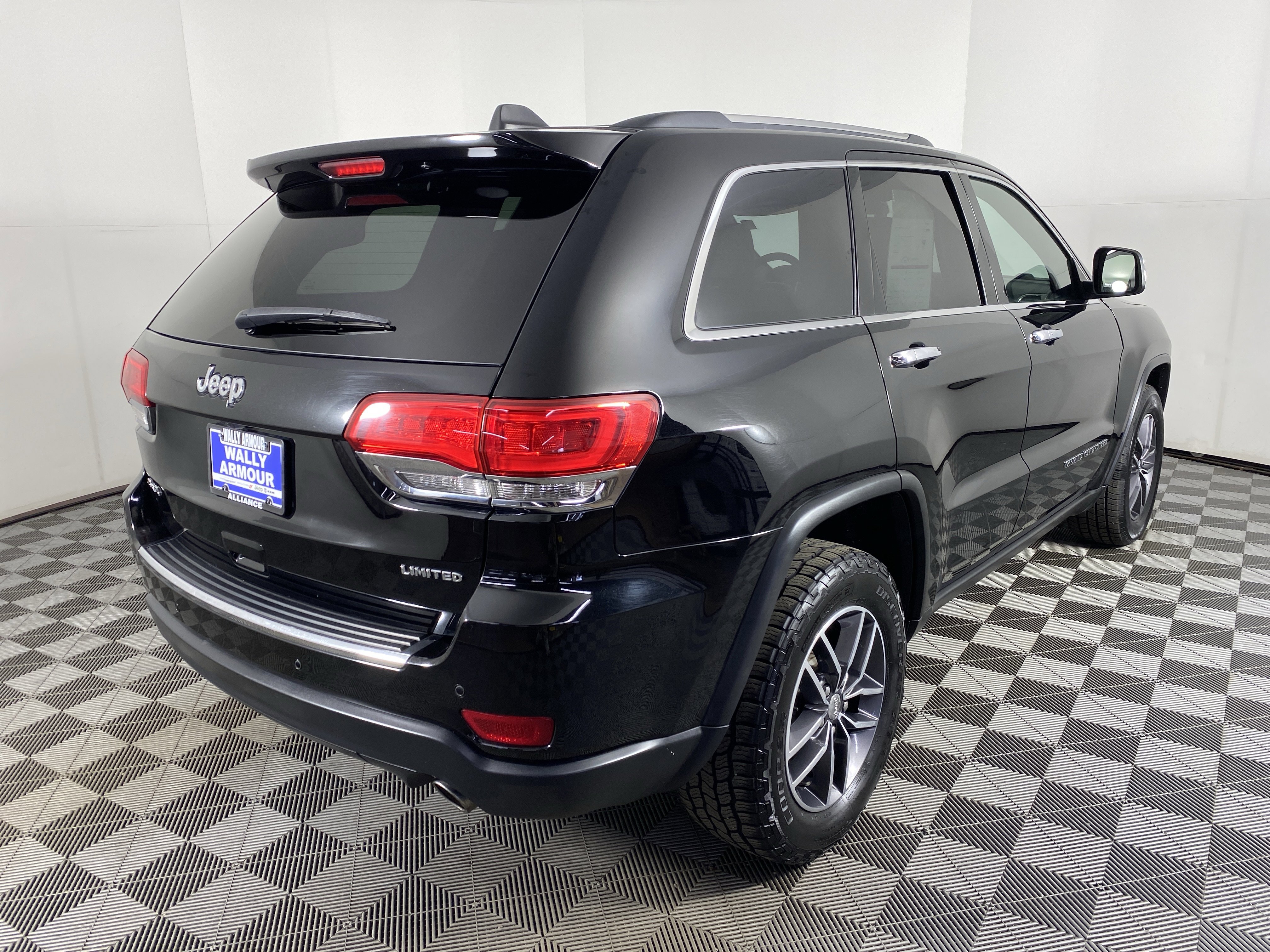 Used 2018 Jeep Grand Cherokee Limited w/ Luxury Group II image 9
