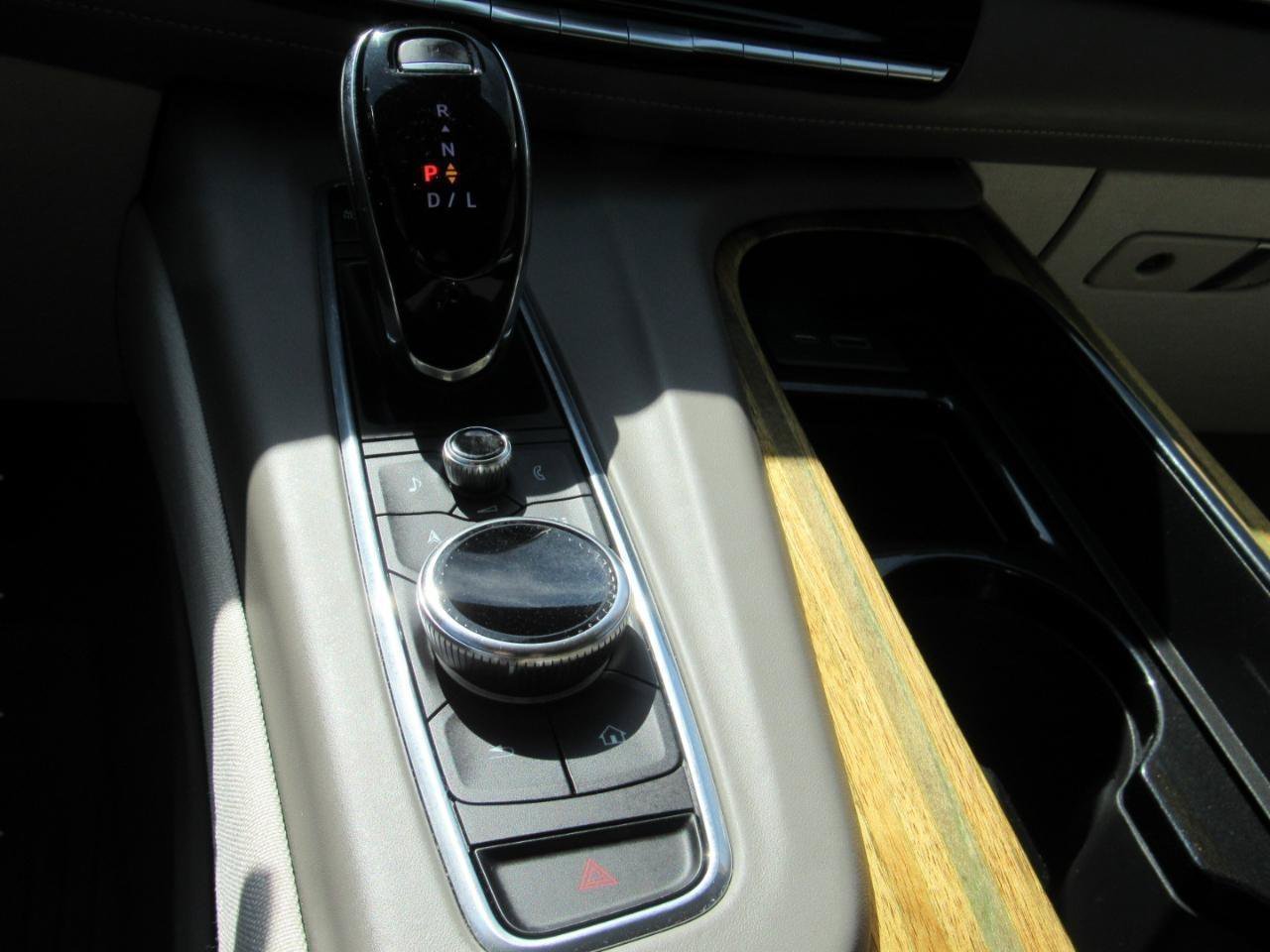 Used 2021 Cadillac Escalade Premium Luxury Platinum AWD/4WD image 29