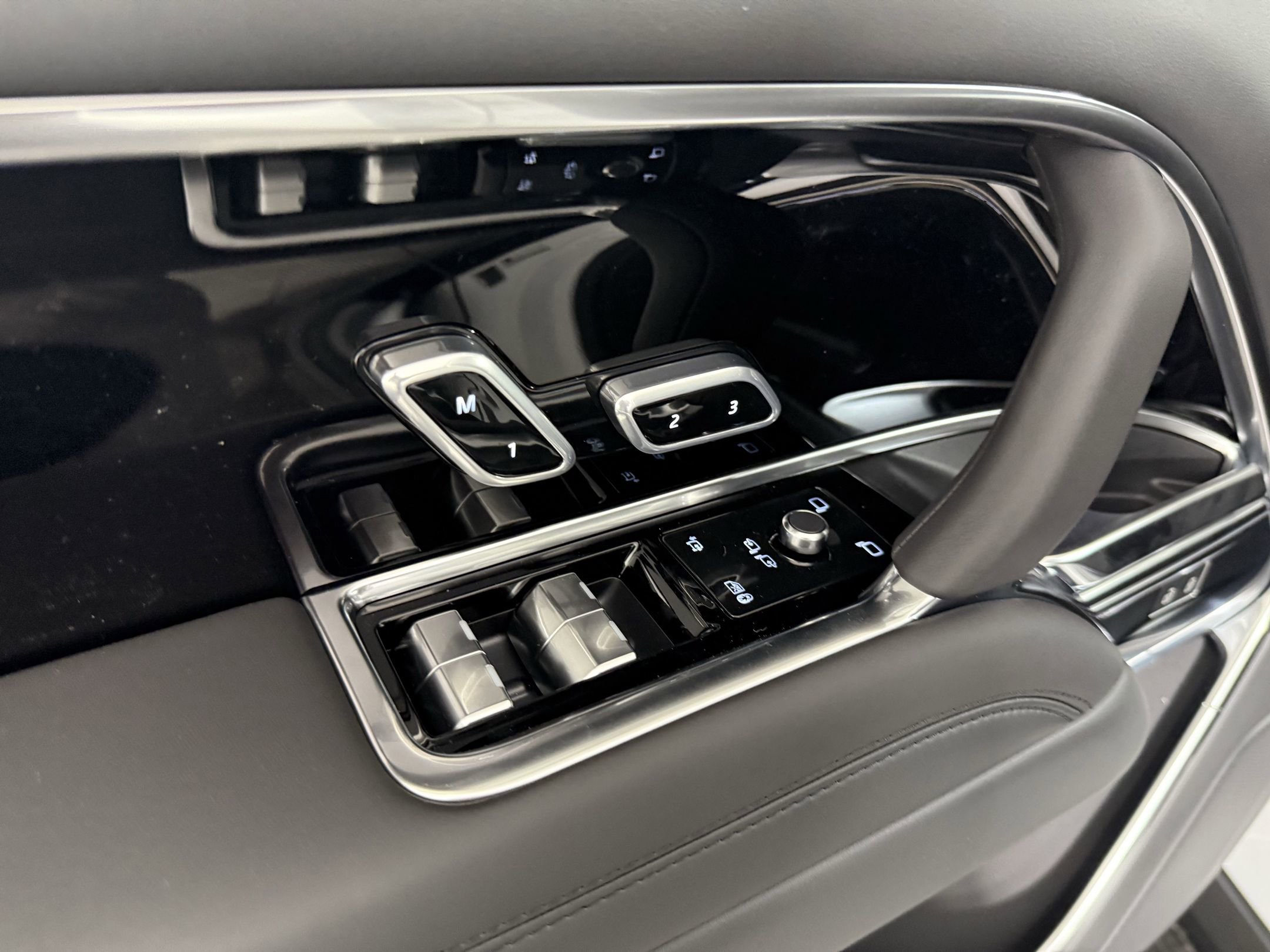 New 2025 Land Rover Range Rover SE image 9