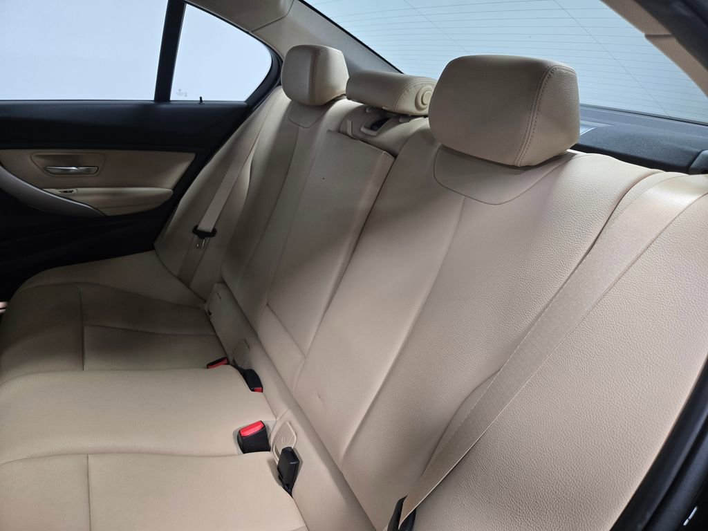 Used 2018 BMW 320i xDrive Sedan w/ Convenience Package image 31