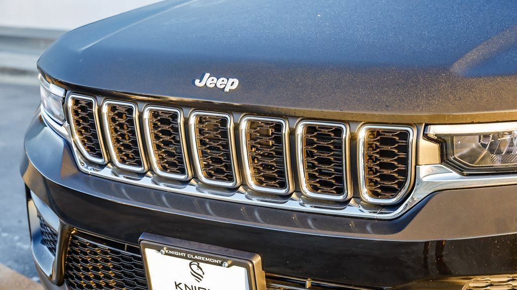 New 2025 Jeep Grand Cherokee Laredo X w/ Luxury Tech Group I image 6