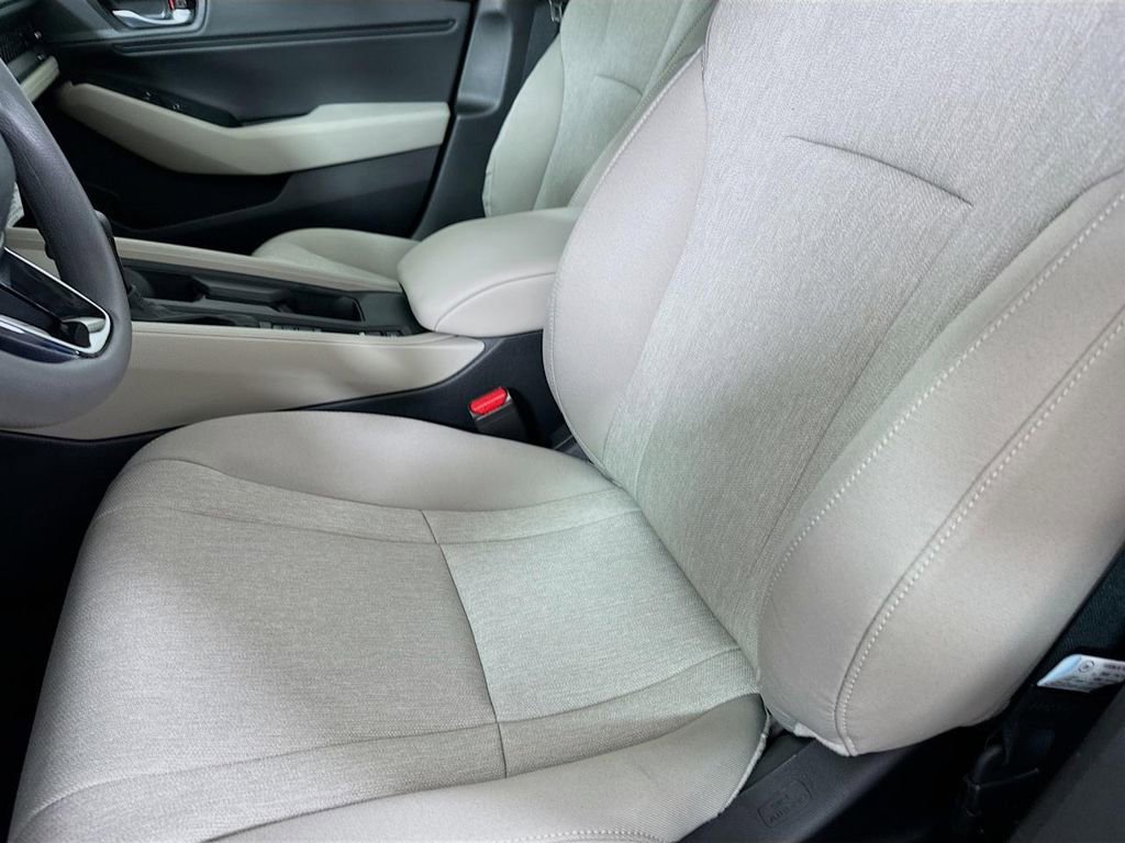 Used 2025 Honda Accord SE image 8