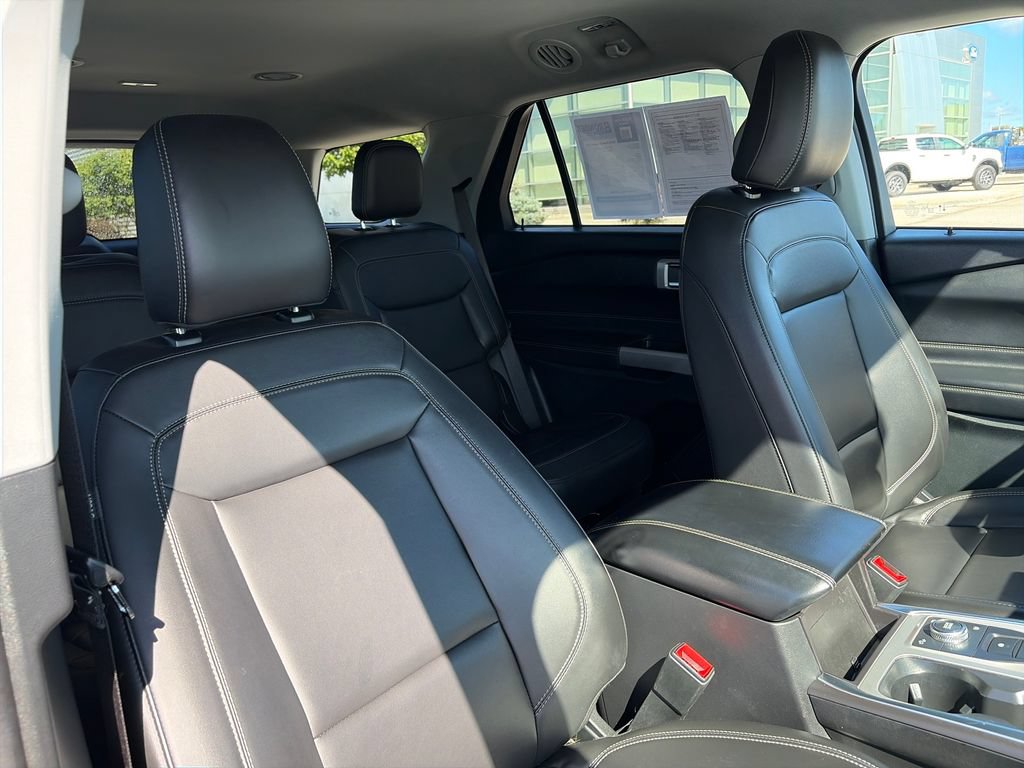 Used 2024 Ford Explorer XLT w/ Equipment Group 202A AWD/4WD image 12