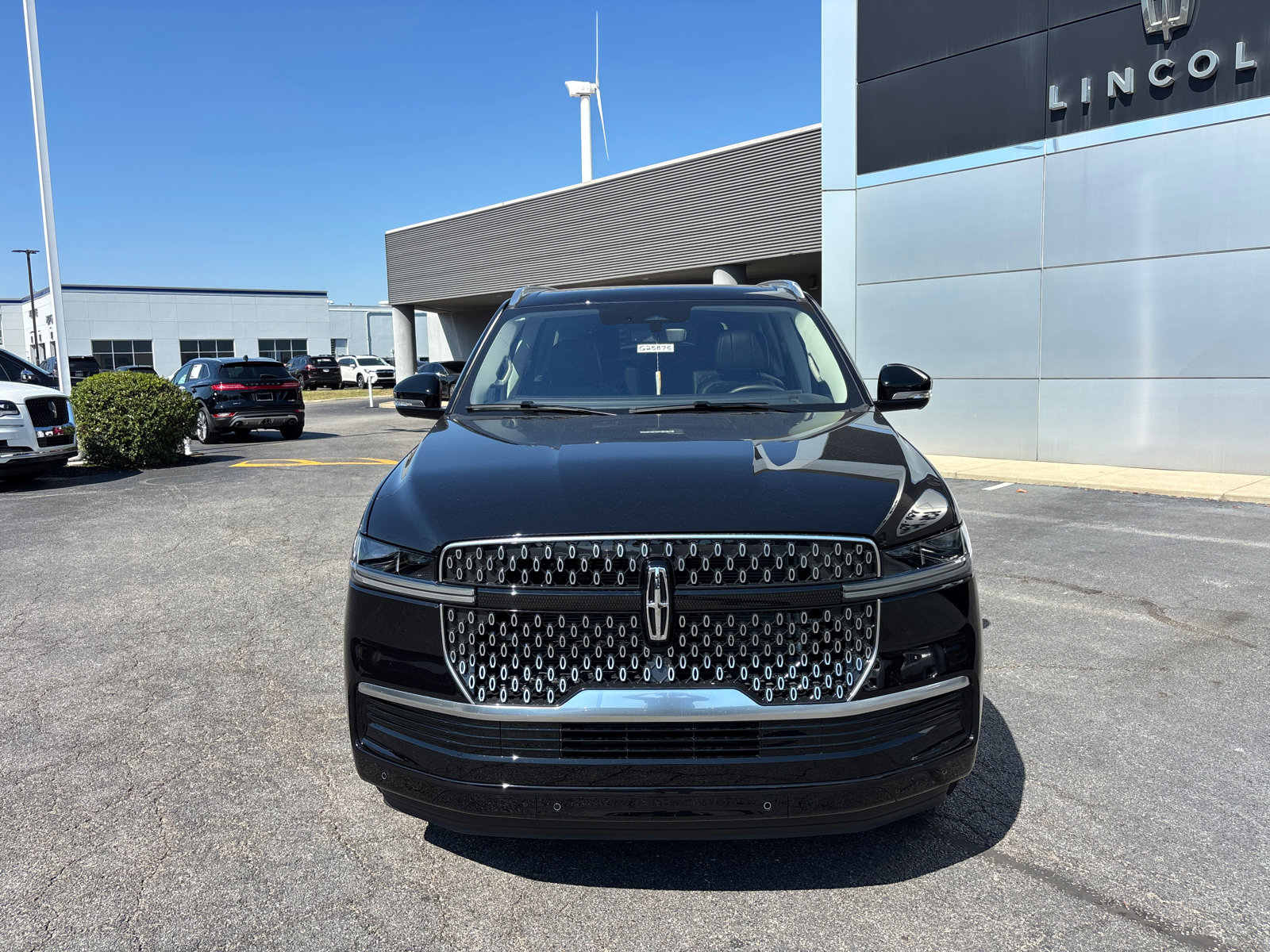 New 2025 Lincoln Navigator Reserve image 2