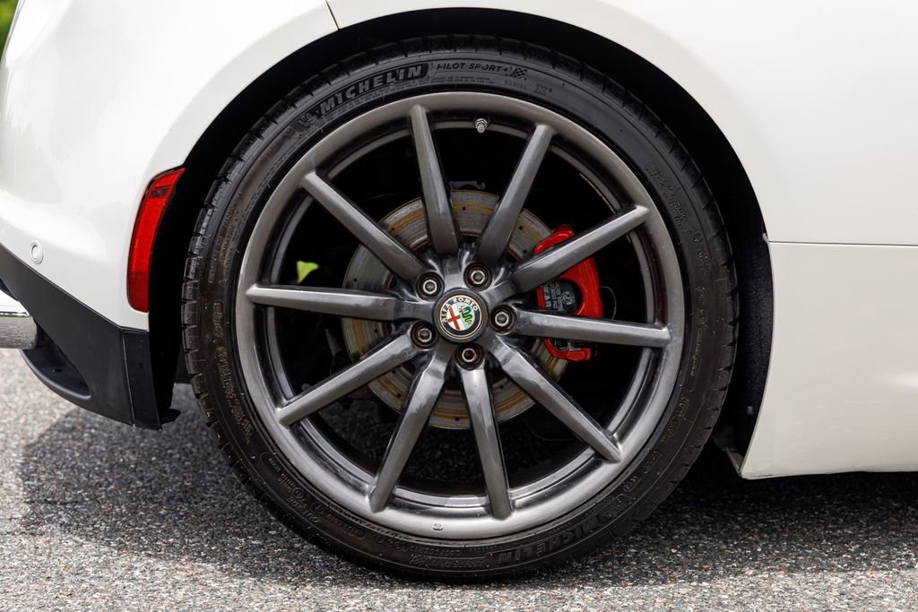 Used 2016 Alfa Romeo 4C Spider w/ Convenience Group - Spider RWD image 33