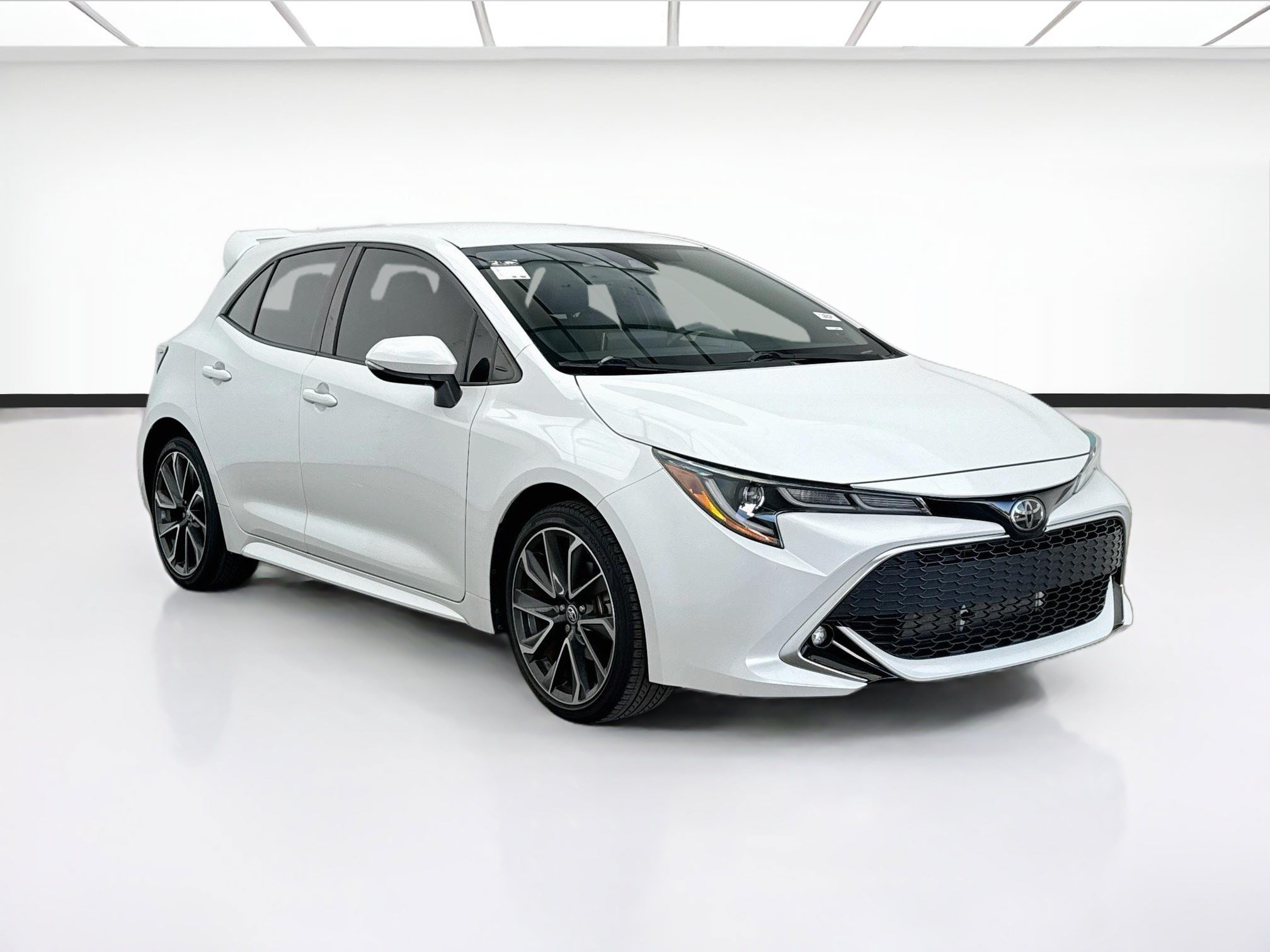 Used 2022 Toyota Corolla XSE FWD image 3