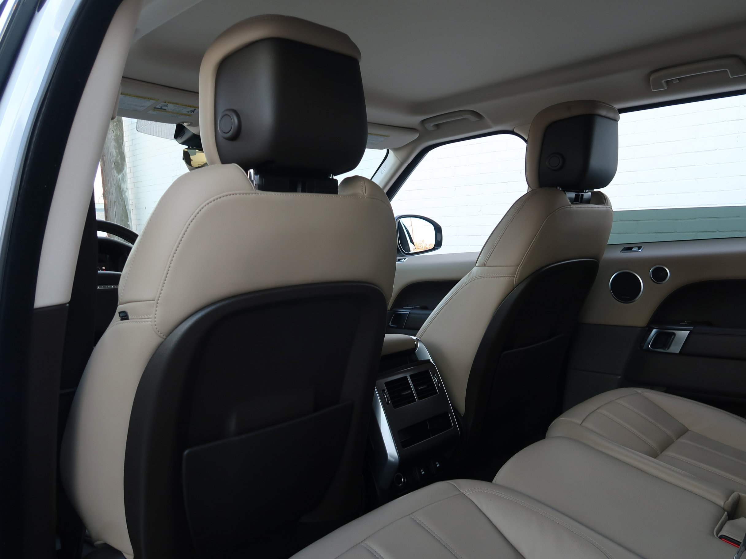 Used 2018 Land Rover Range Rover Sport SE image 39