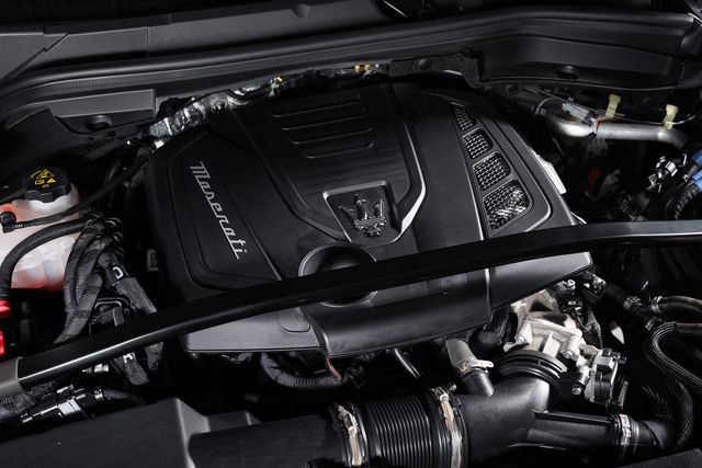 Used 2024 Maserati Grecale GT image 11
