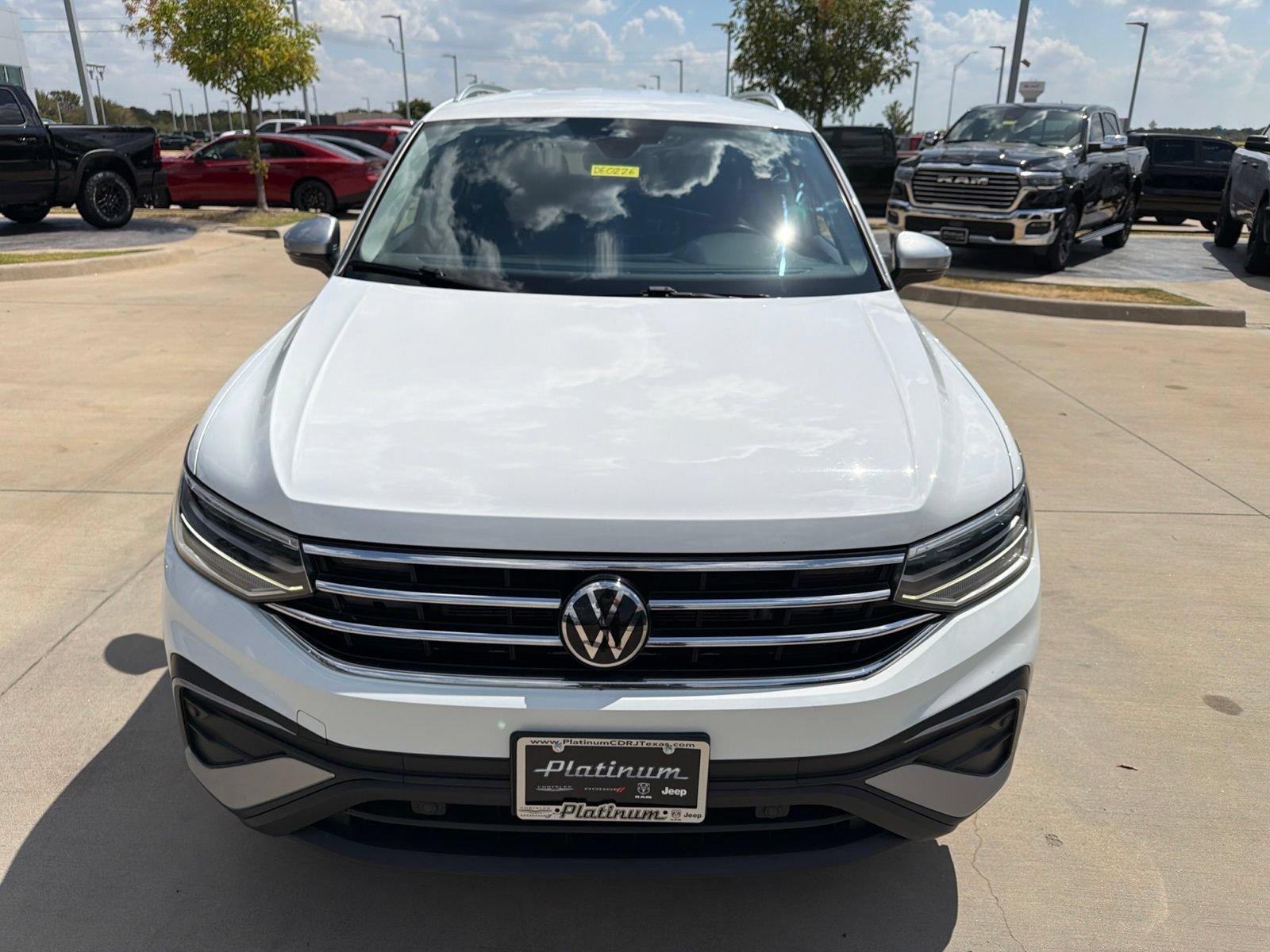 Used 2024 Volkswagen Tiguan SE FWD image 8