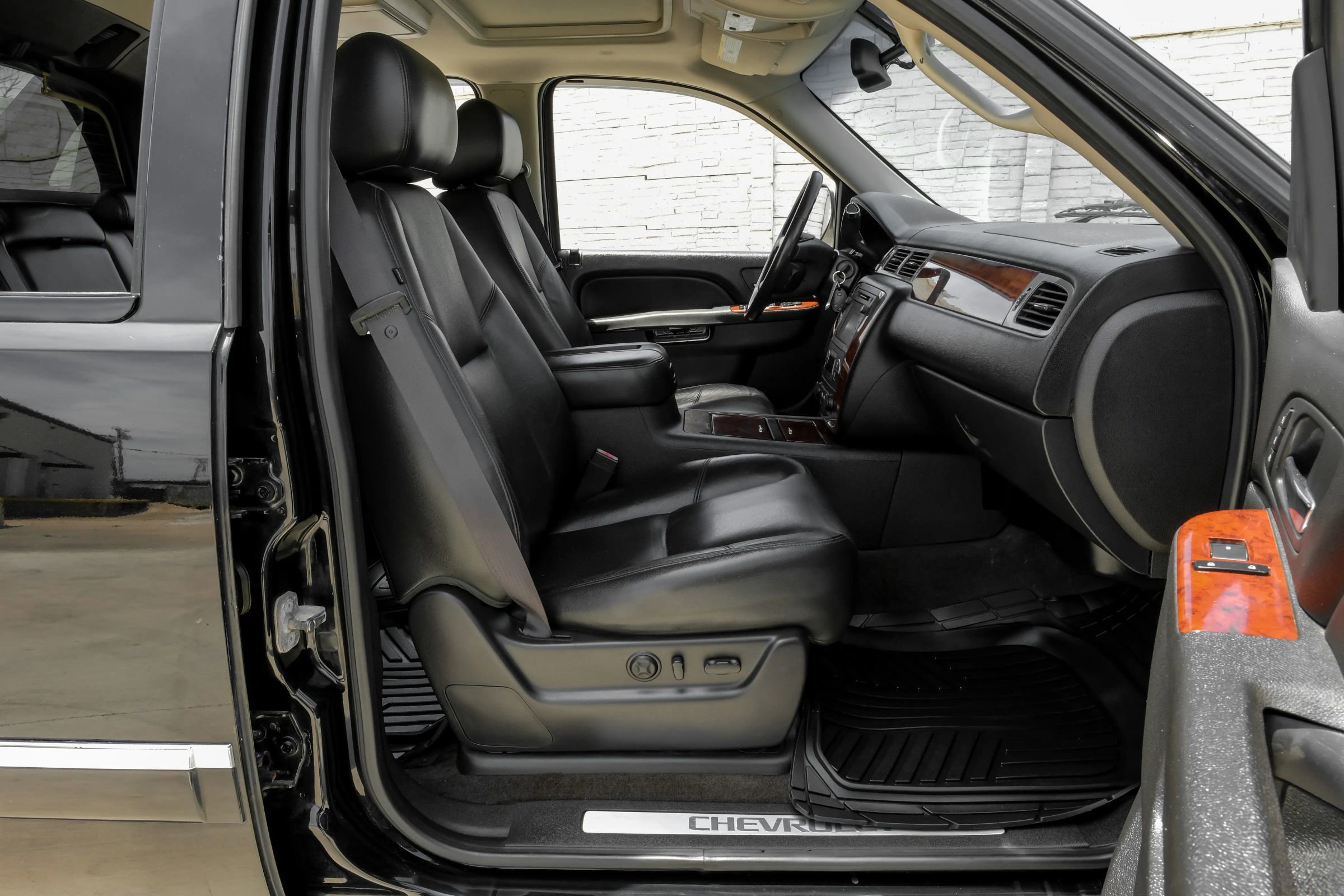 Used 2012 Chevrolet Avalanche LTZ RWD image 33