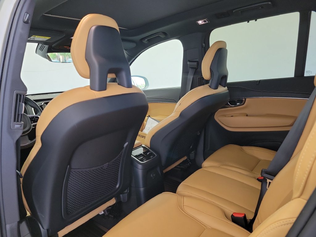 Used 2022 Volvo XC90 T8 Inscription w/ Advanced Package AWD/4WD image 13