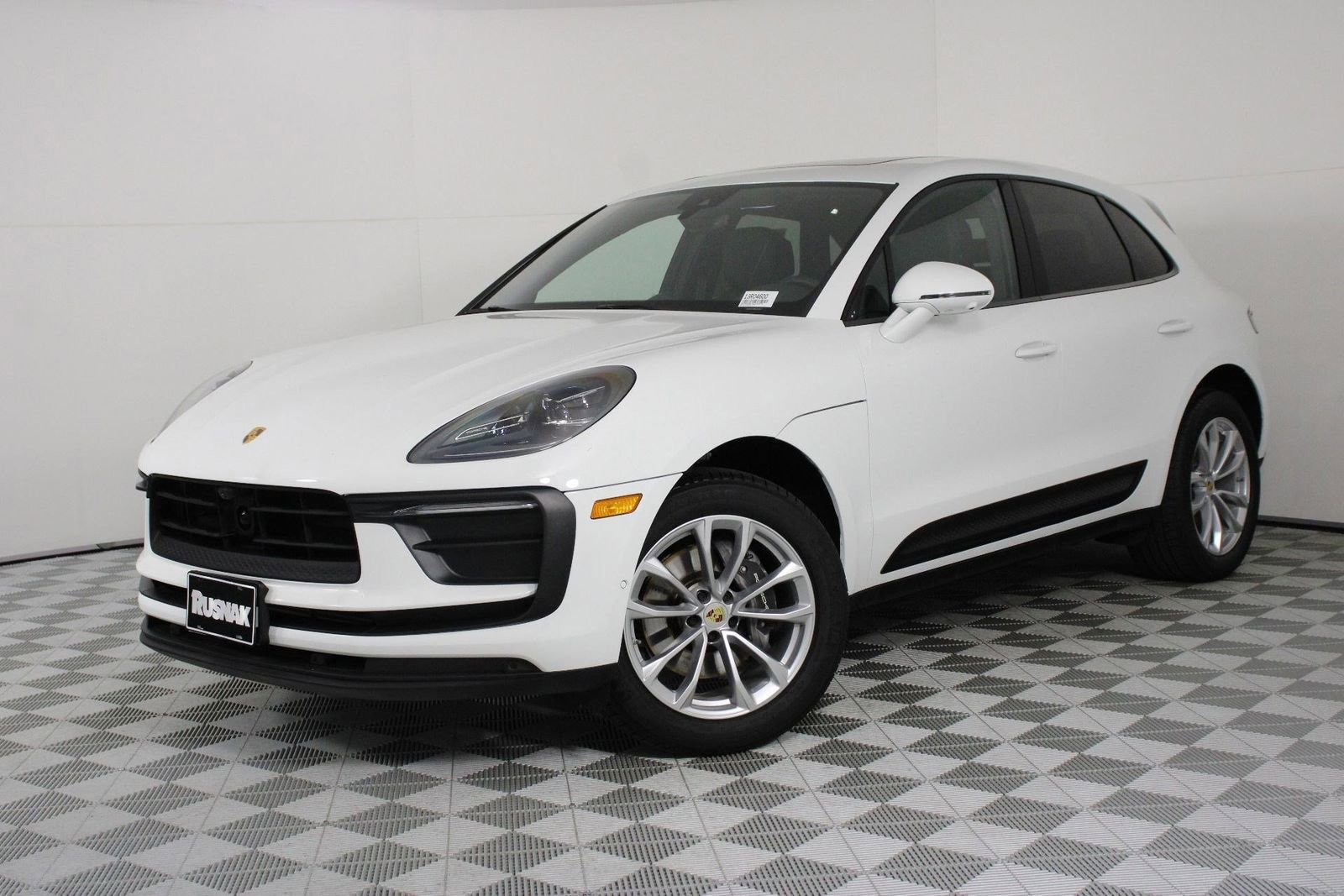 Certified 2025 Porsche Macan image 35