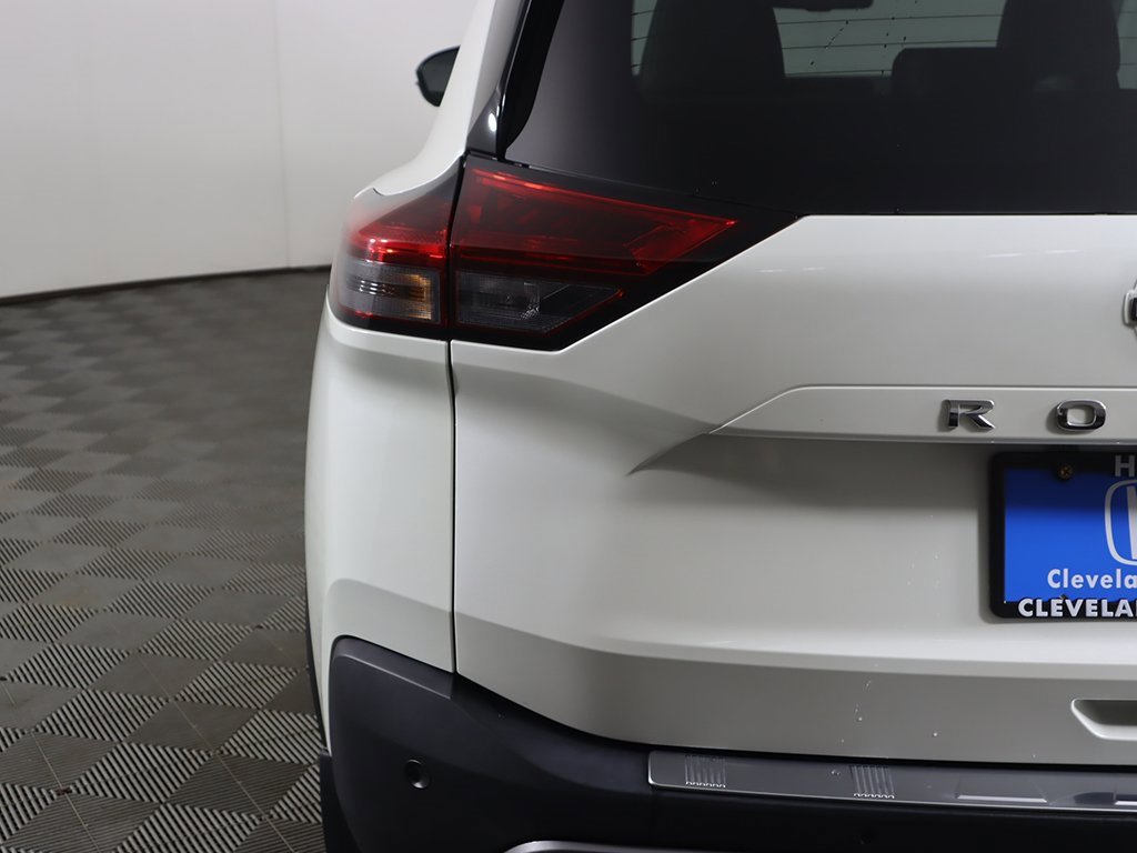 Used 2023 Nissan Rogue SL w/ SL Premium Package image 16