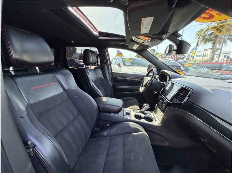 Used 2020 Jeep Grand Cherokee Trailhawk AWD/4WD image 32