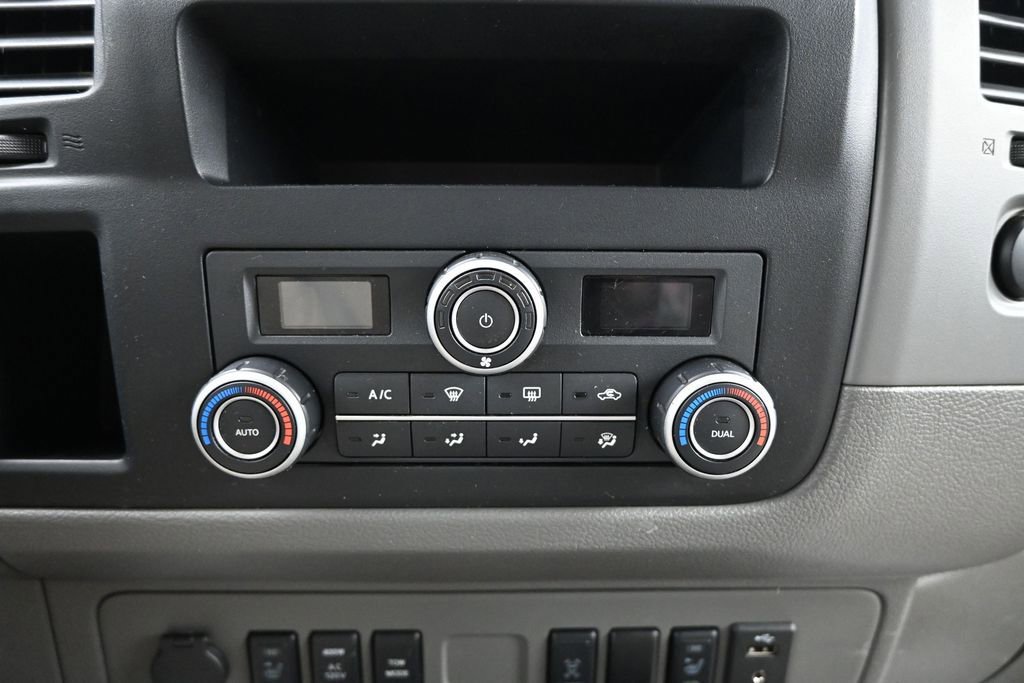 Used 2016 Nissan NV 3500 SL RWD image 18