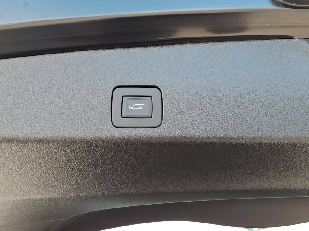 Certified 2023 Buick Encore GX Select w/ Sport Touring Package FWD image 12