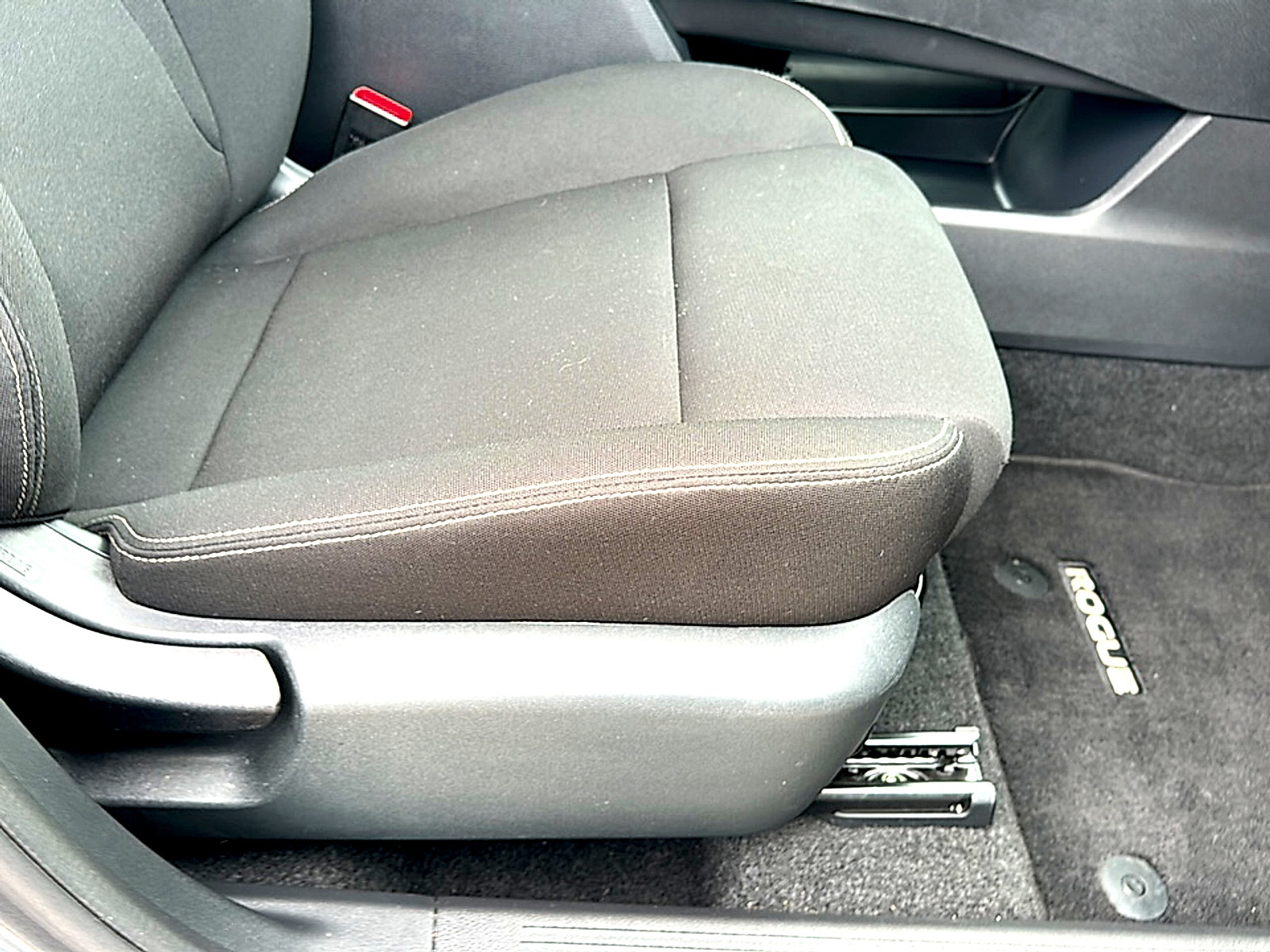 Certified 2025 Nissan Rogue S image 25