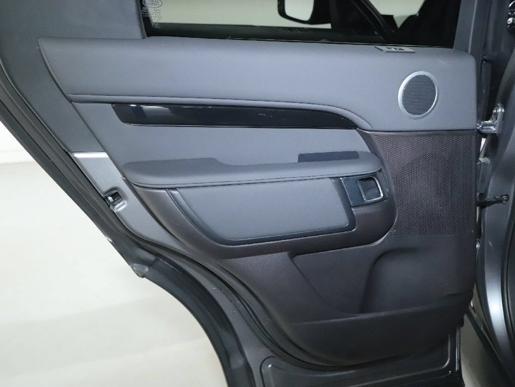 Used 2017 Land Rover Discovery SE AWD/4WD image 36