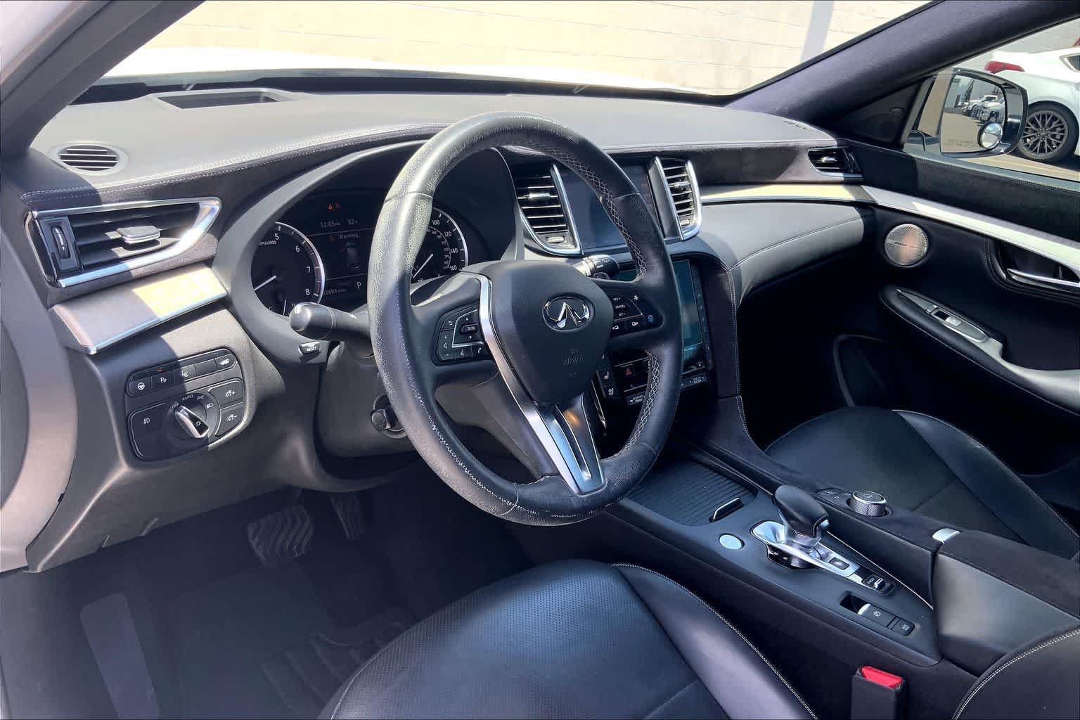 Used 2019 INFINITI QX50 Essential w/ Sensory Package FWD image 2