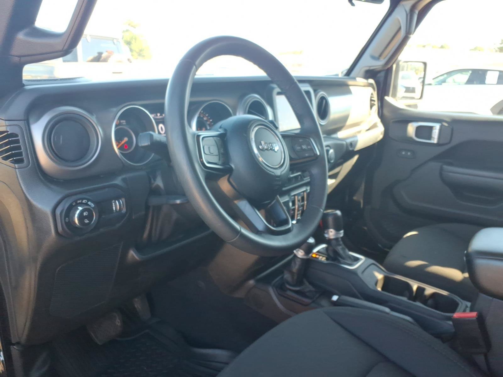 Used 2023 Jeep Gladiator Sport AWD/4WD image 16