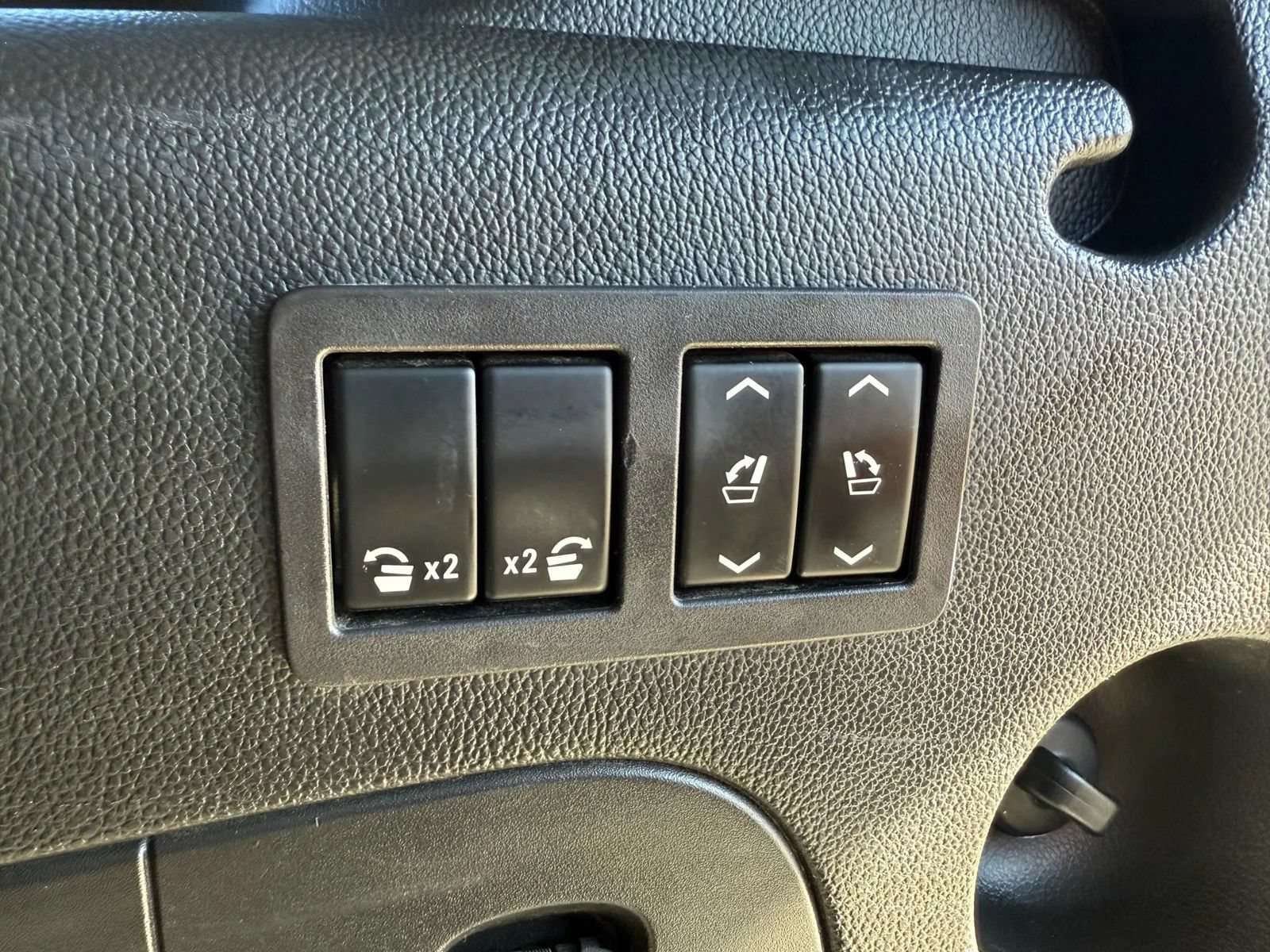 Used 2018 Chevrolet Suburban Premier AWD/4WD image 12
