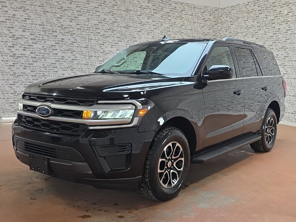 Used 2024 Ford Expedition XLT image 3