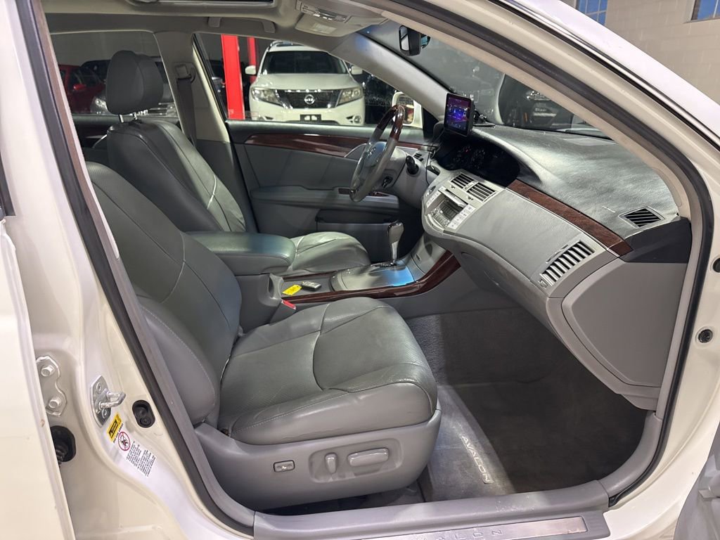 Used 2008 Toyota Avalon Limited image 39