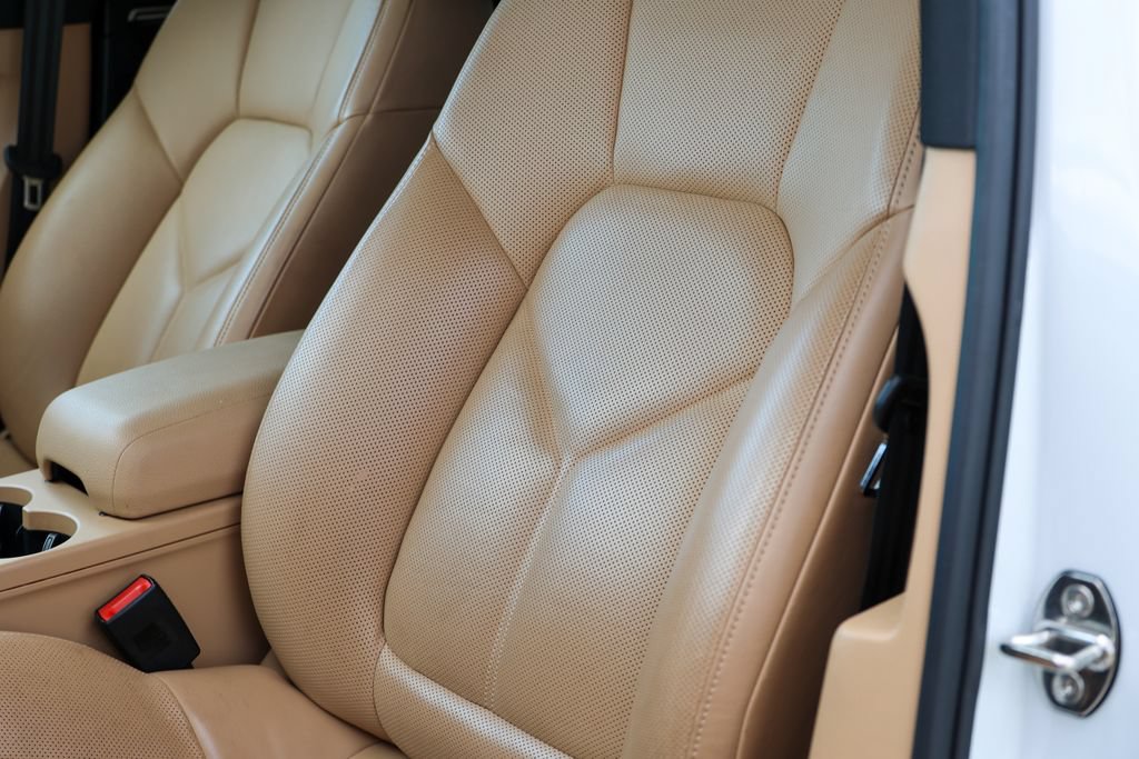 Certified 2017 Porsche Macan AWD/4WD image 39