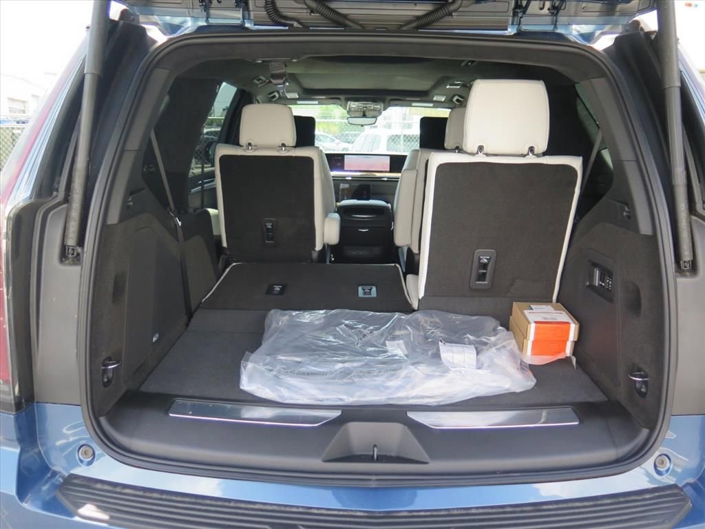 New 2026 Cadillac Escalade Platinum Sport w/ LPO, ONYX Package AWD/4WD image 25