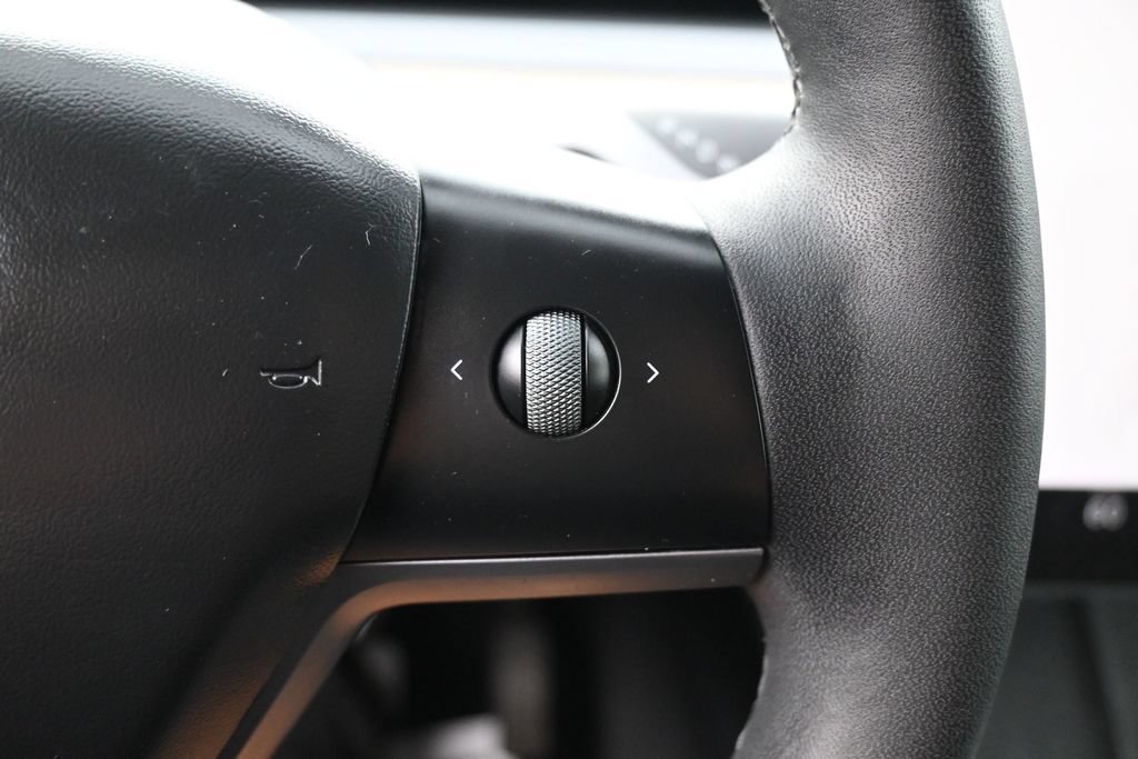 Used 2024 Tesla Model Y Long Range AWD/4WD image 17