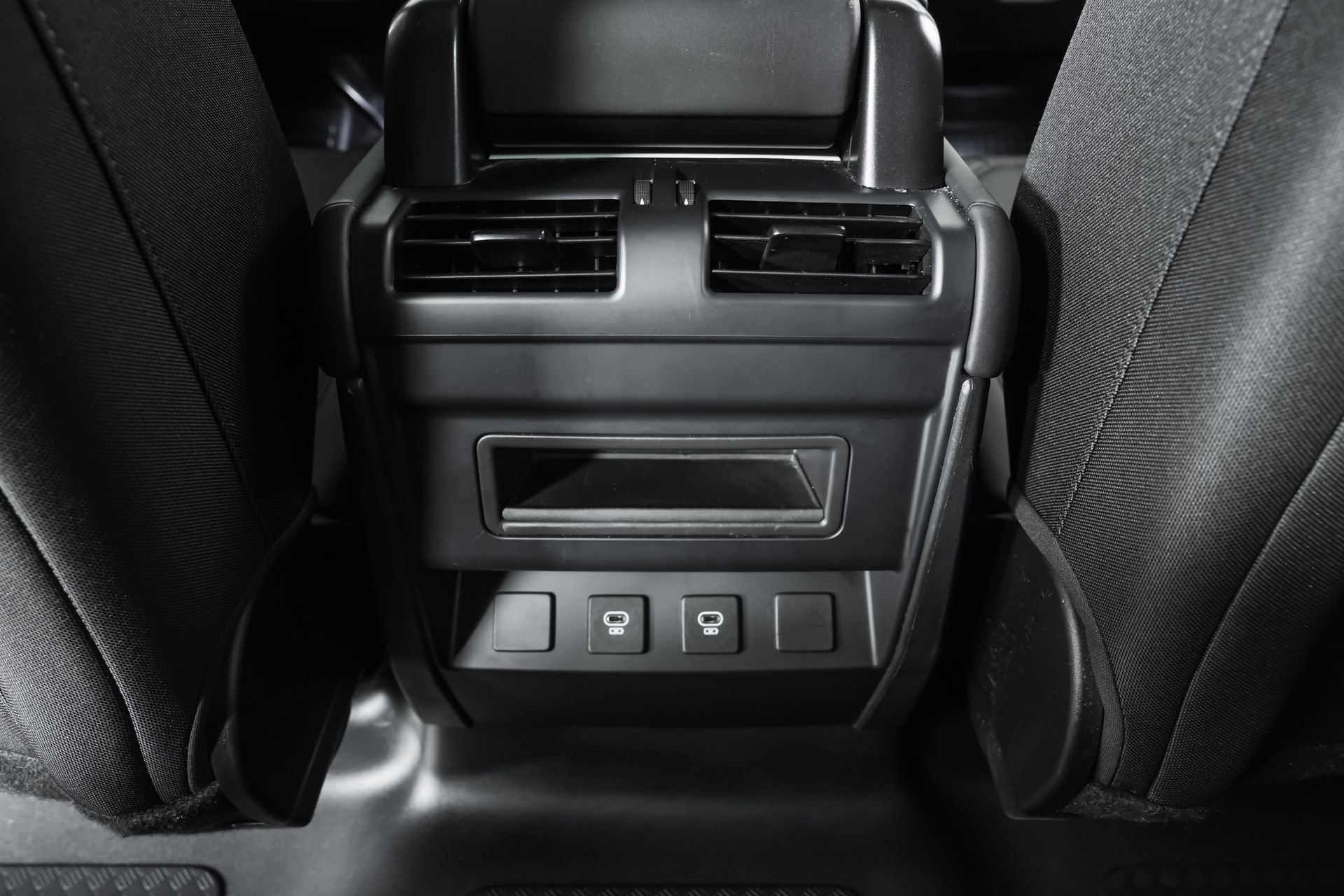 Used 2025 Land Rover Defender 110 S image 86