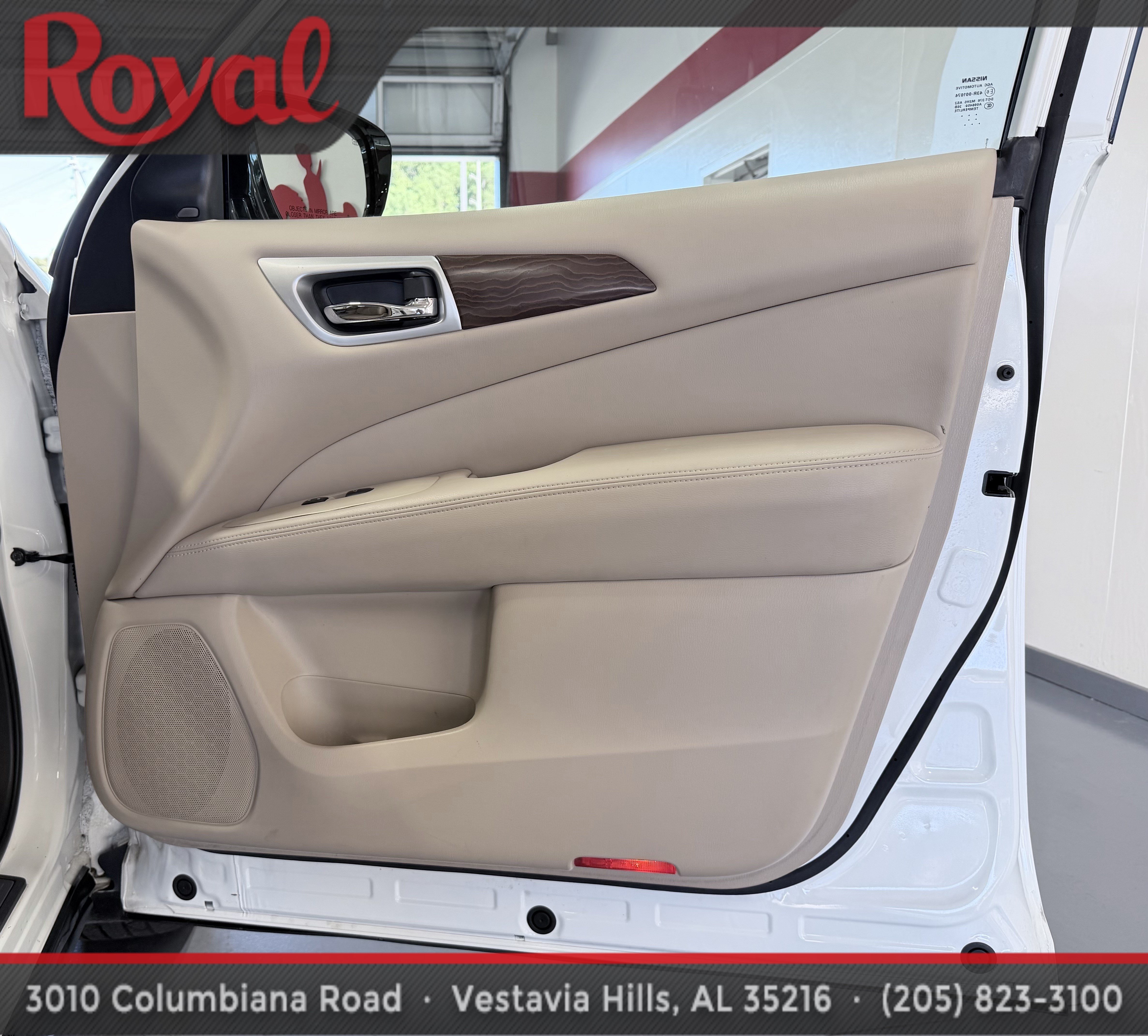 Used 2017 Nissan Pathfinder Platinum w/ Family Entertainment Package FWD image 17